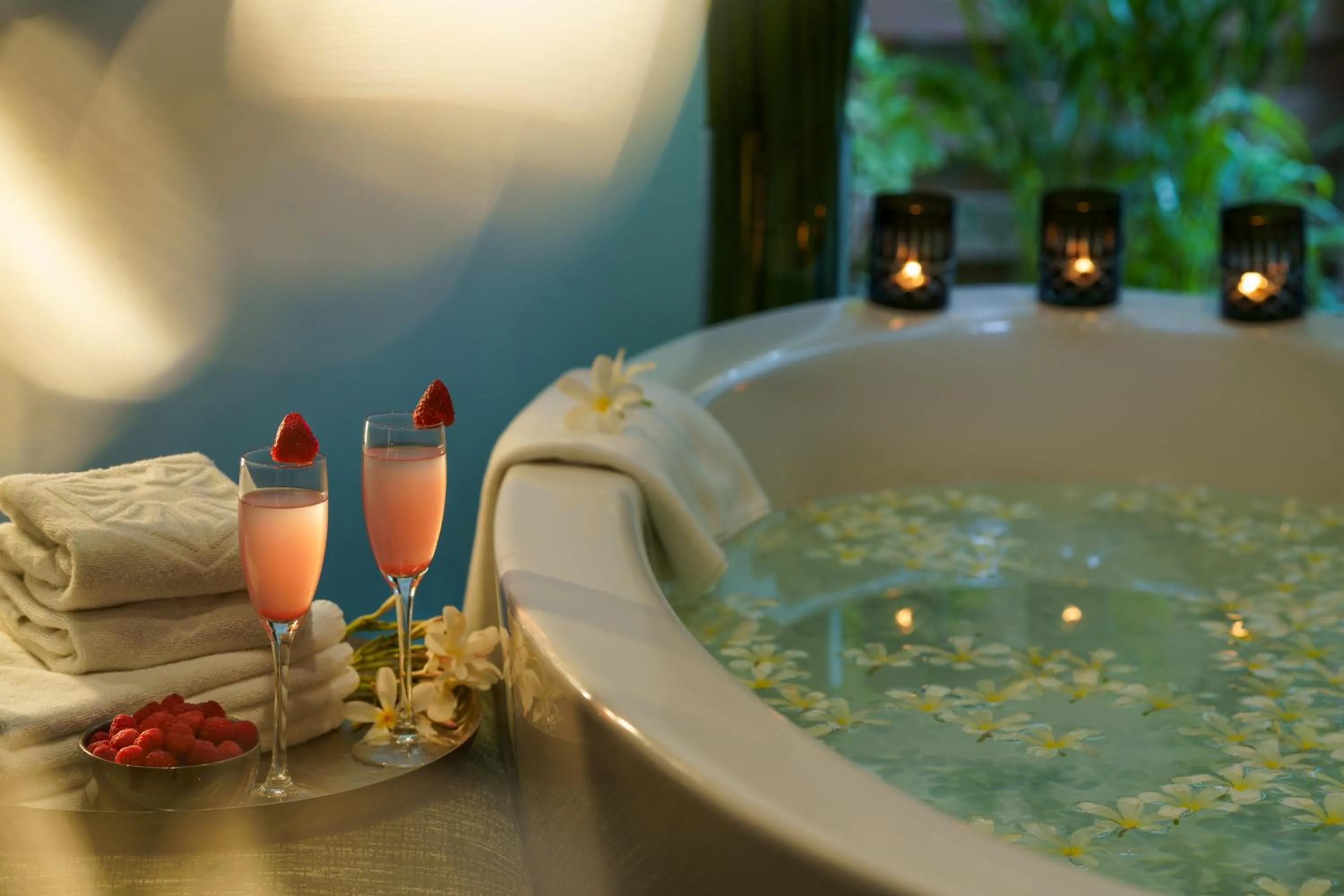 Bath in Taj Damdama Lake Resort & Spa, Gurugram