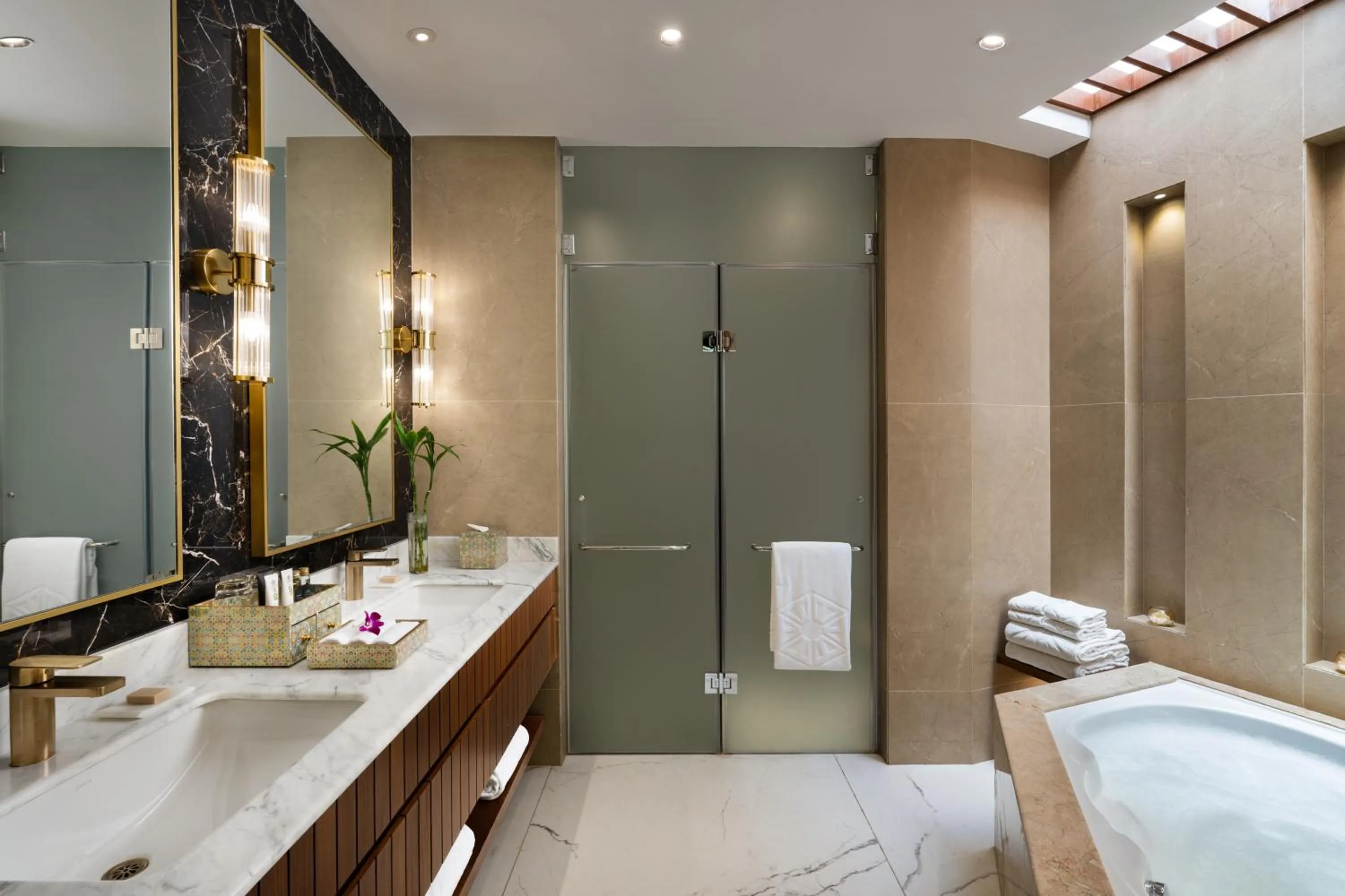 Bathroom in Taj Damdama Lake Resort & Spa, Gurugram