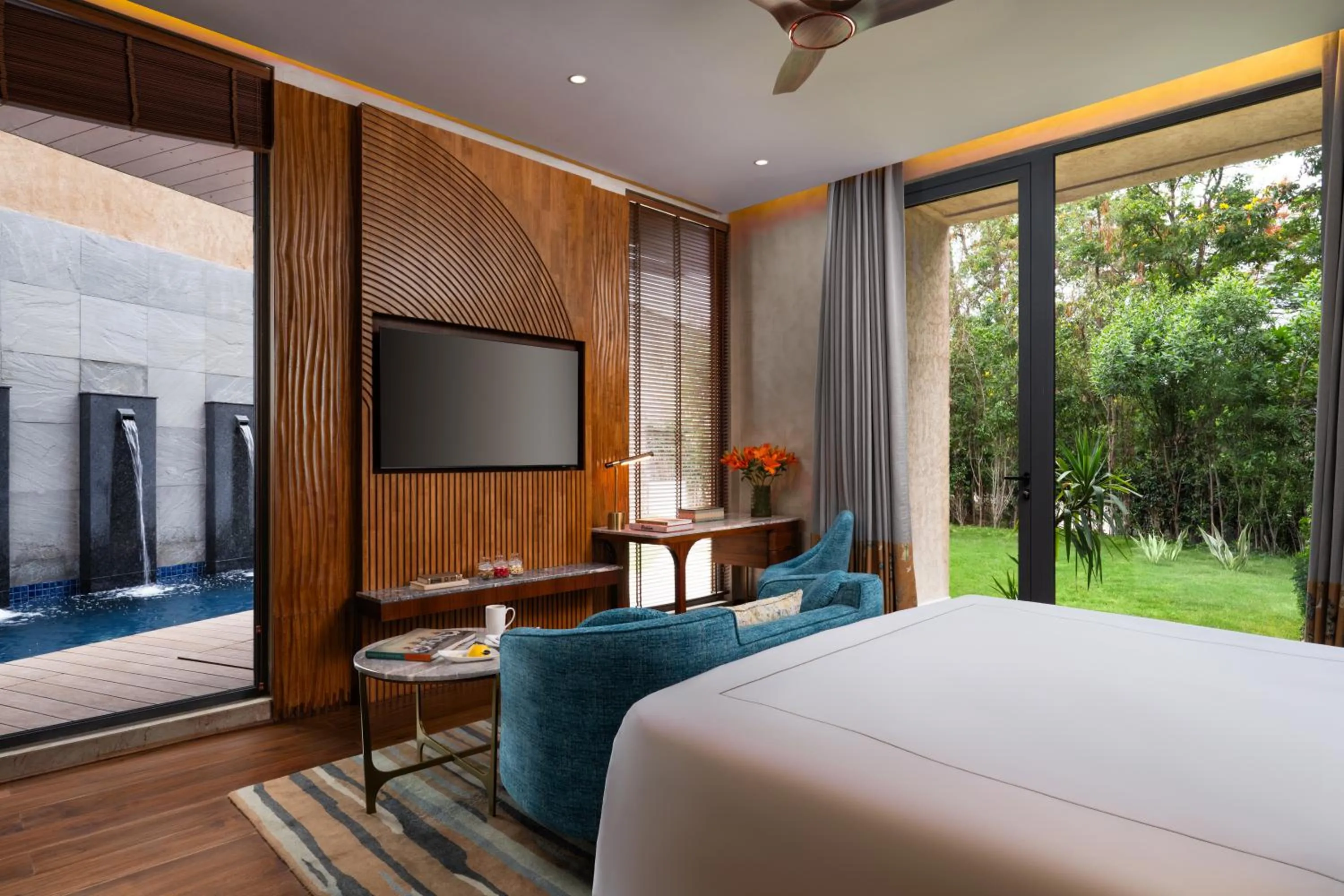 Bedroom, Bed in Taj Damdama Lake Resort & Spa, Gurugram
