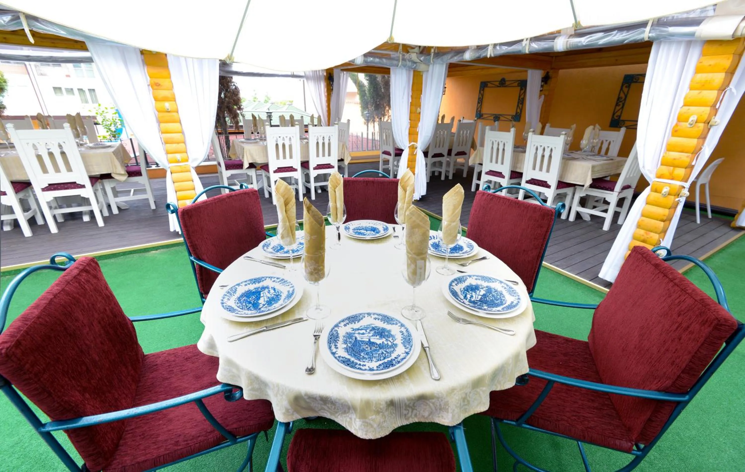 Garden in Hotel Boyana - Free Parking