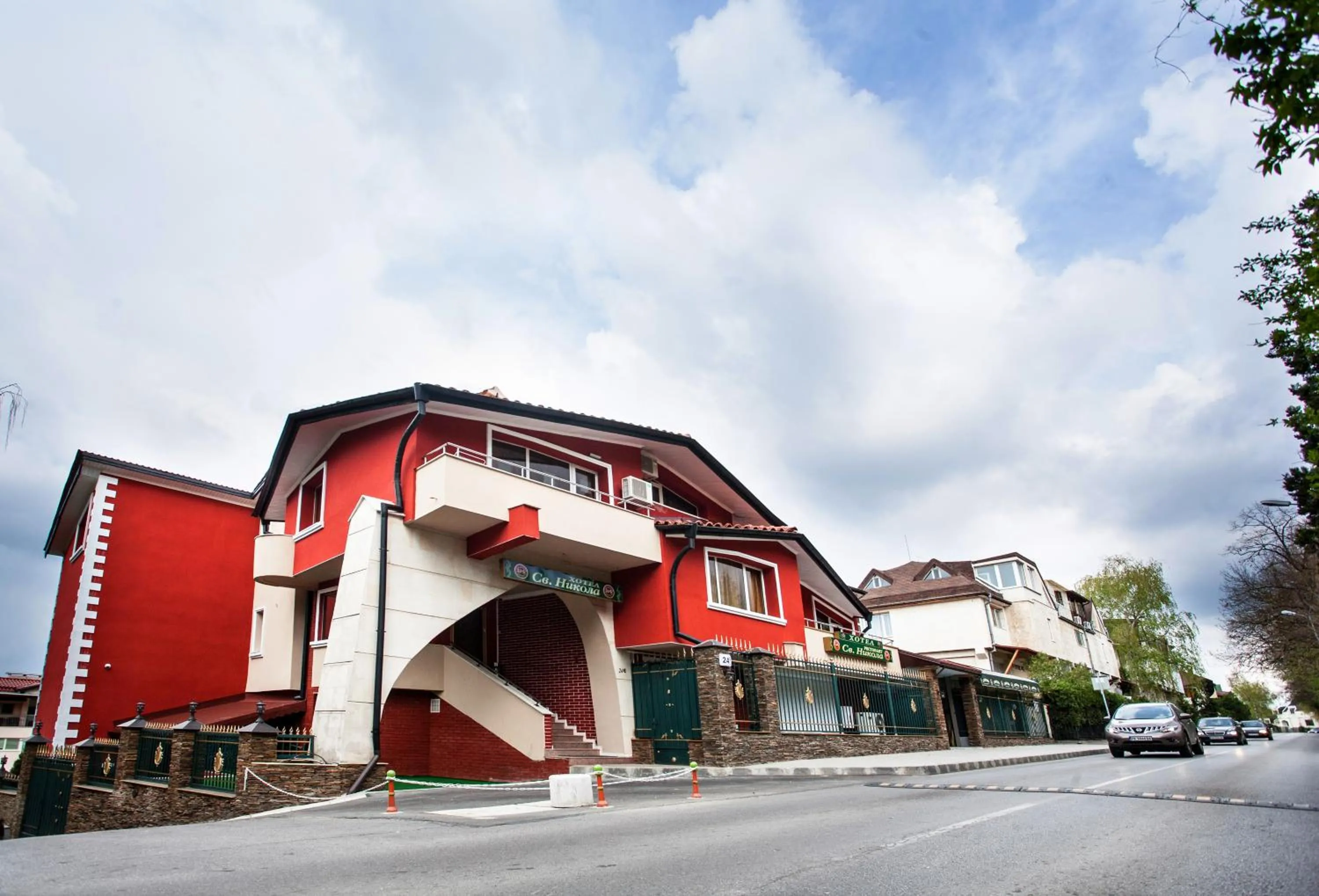Facade/entrance in Hotel Boyana - Free Parking