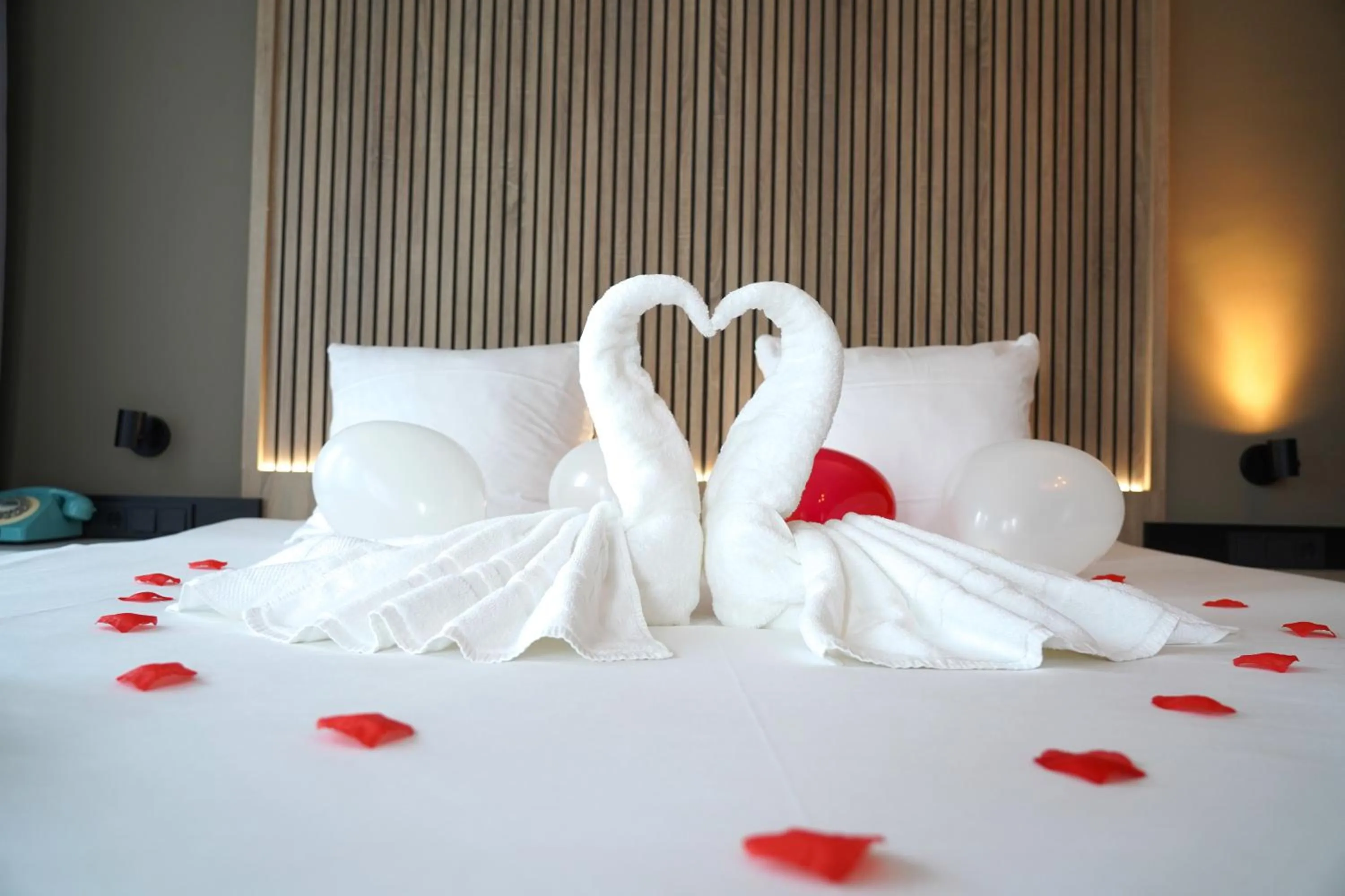 room service, Bed in Hotel Alkmaar - Bar & Restaurant