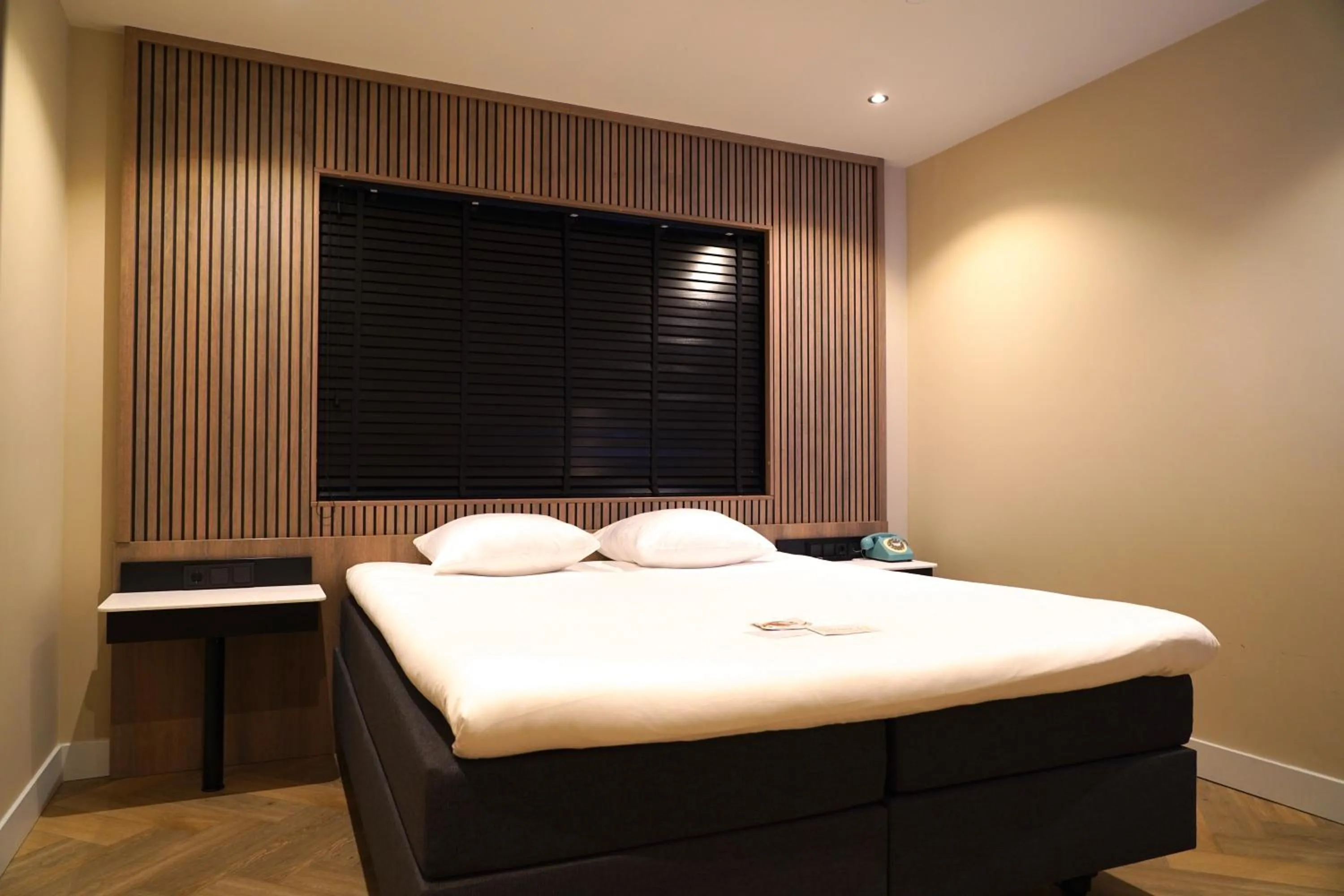 Bed in Hotel Alkmaar - Bar & Restaurant