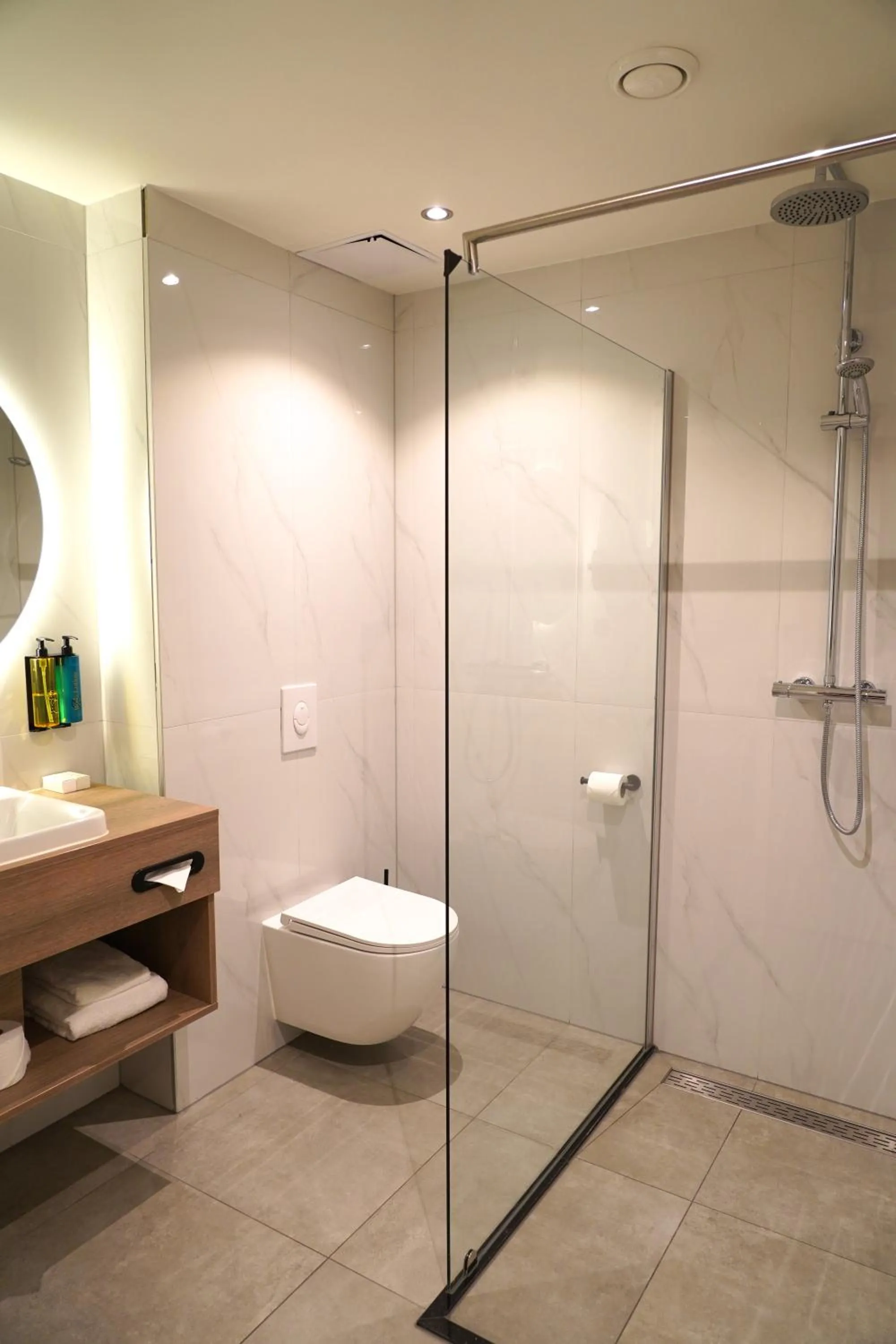 Bathroom in Hotel Alkmaar - Bar & Restaurant