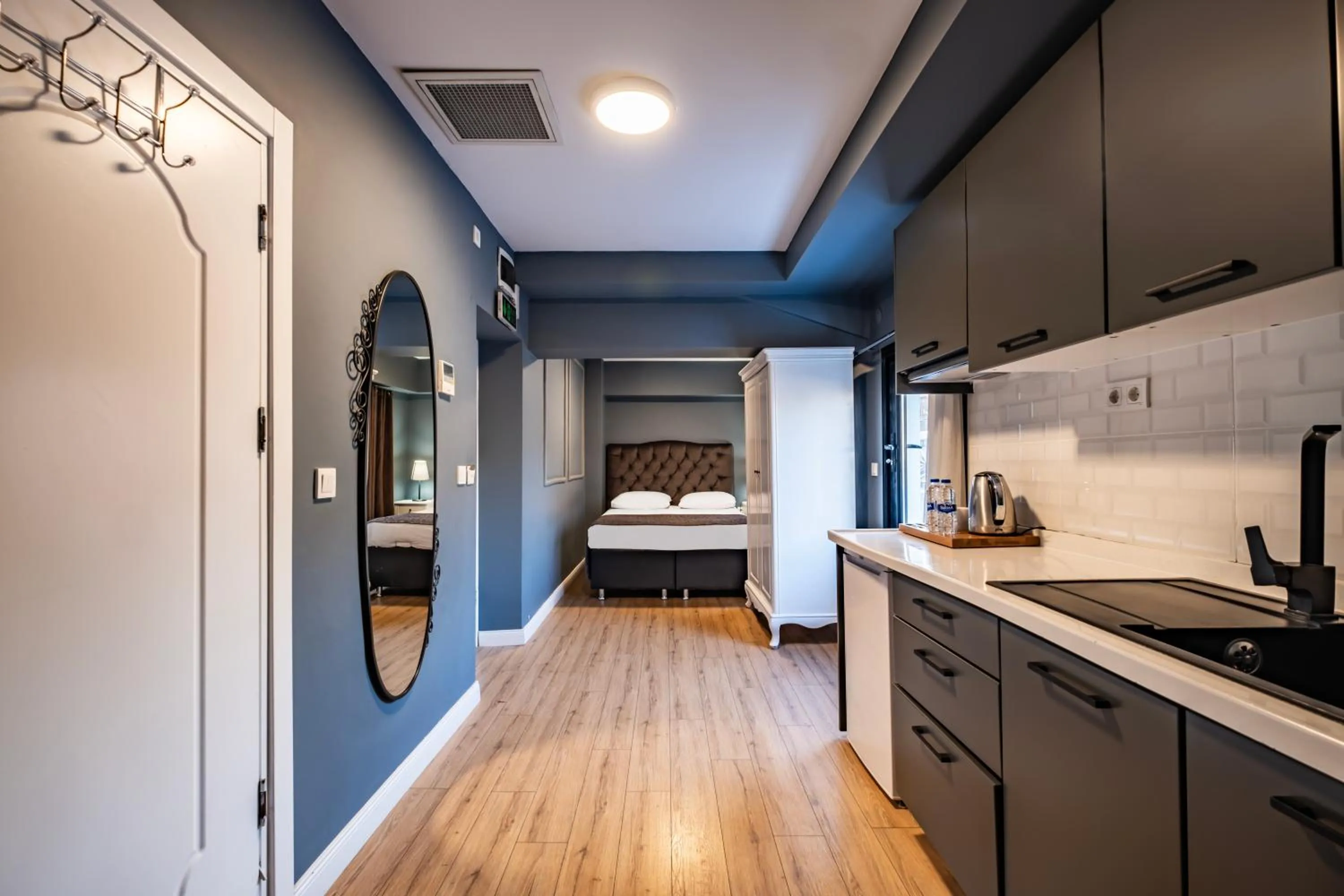 Kitchen or kitchenette, Bed in Selvese Suites, Serviced Living in Galata