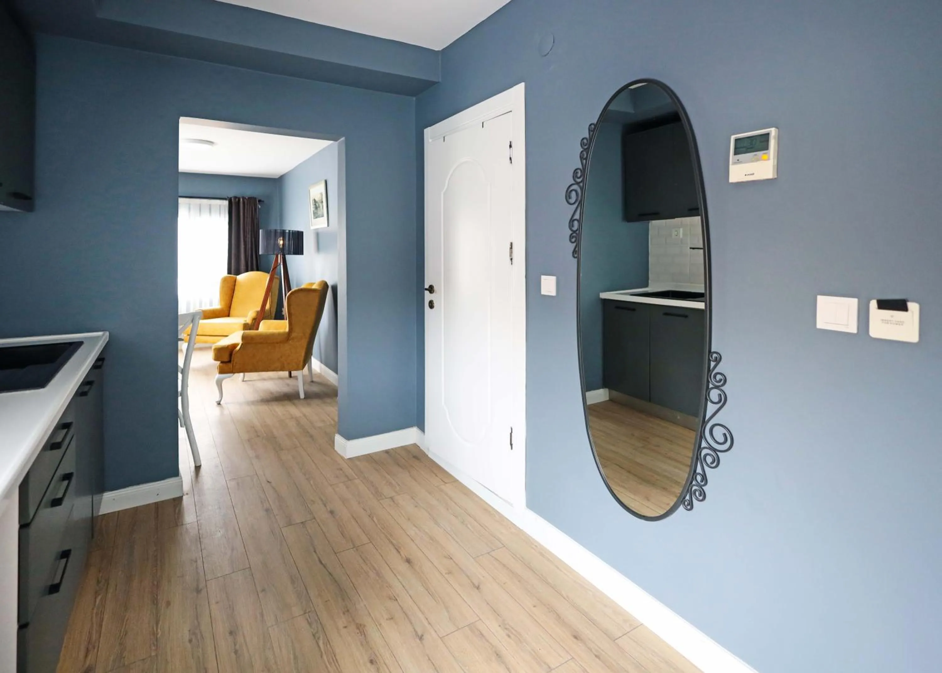 TV and multimedia in Selvese Suites, Serviced Living in Galata