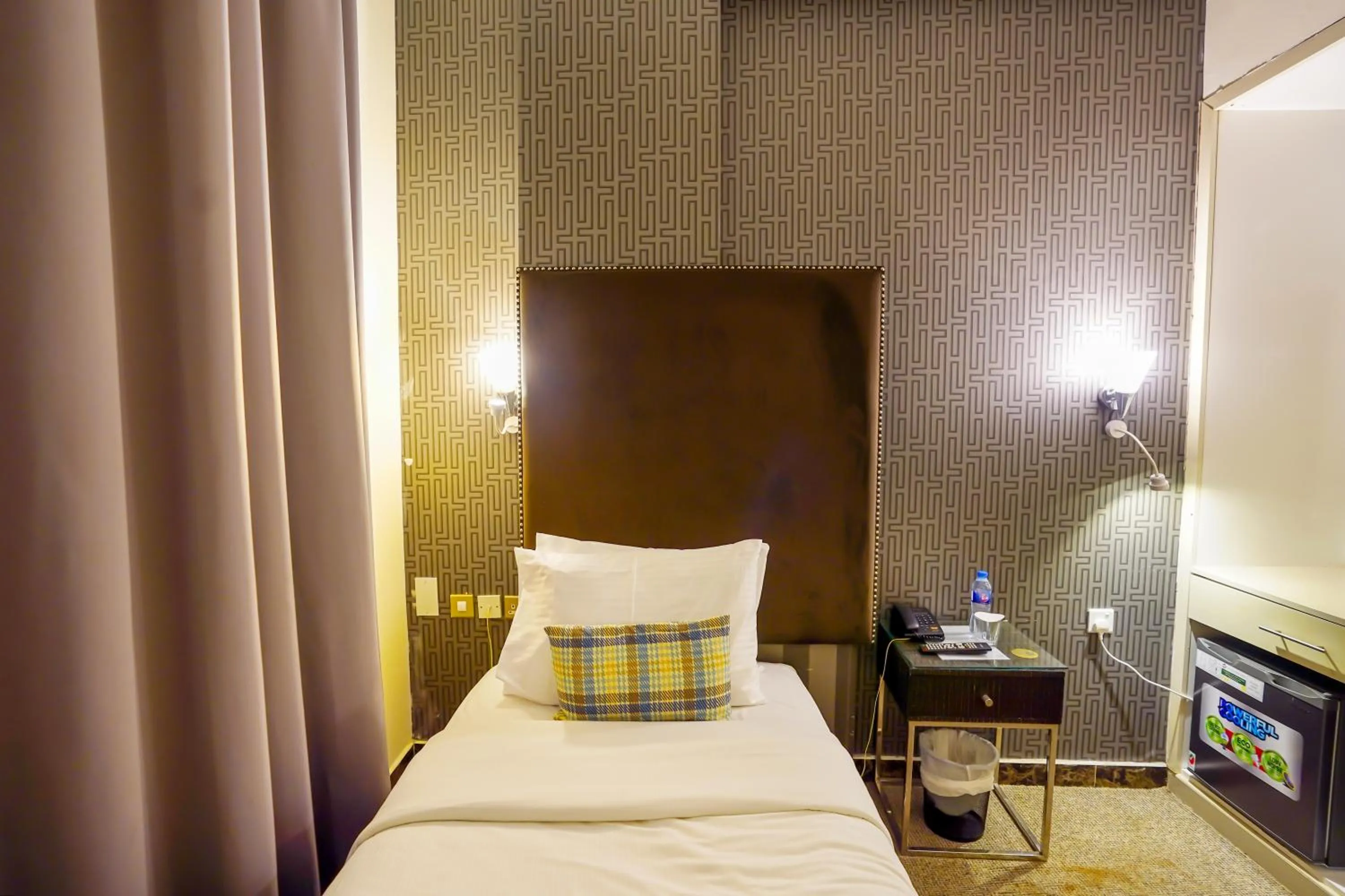 Bed in Cube Hotel Dubai