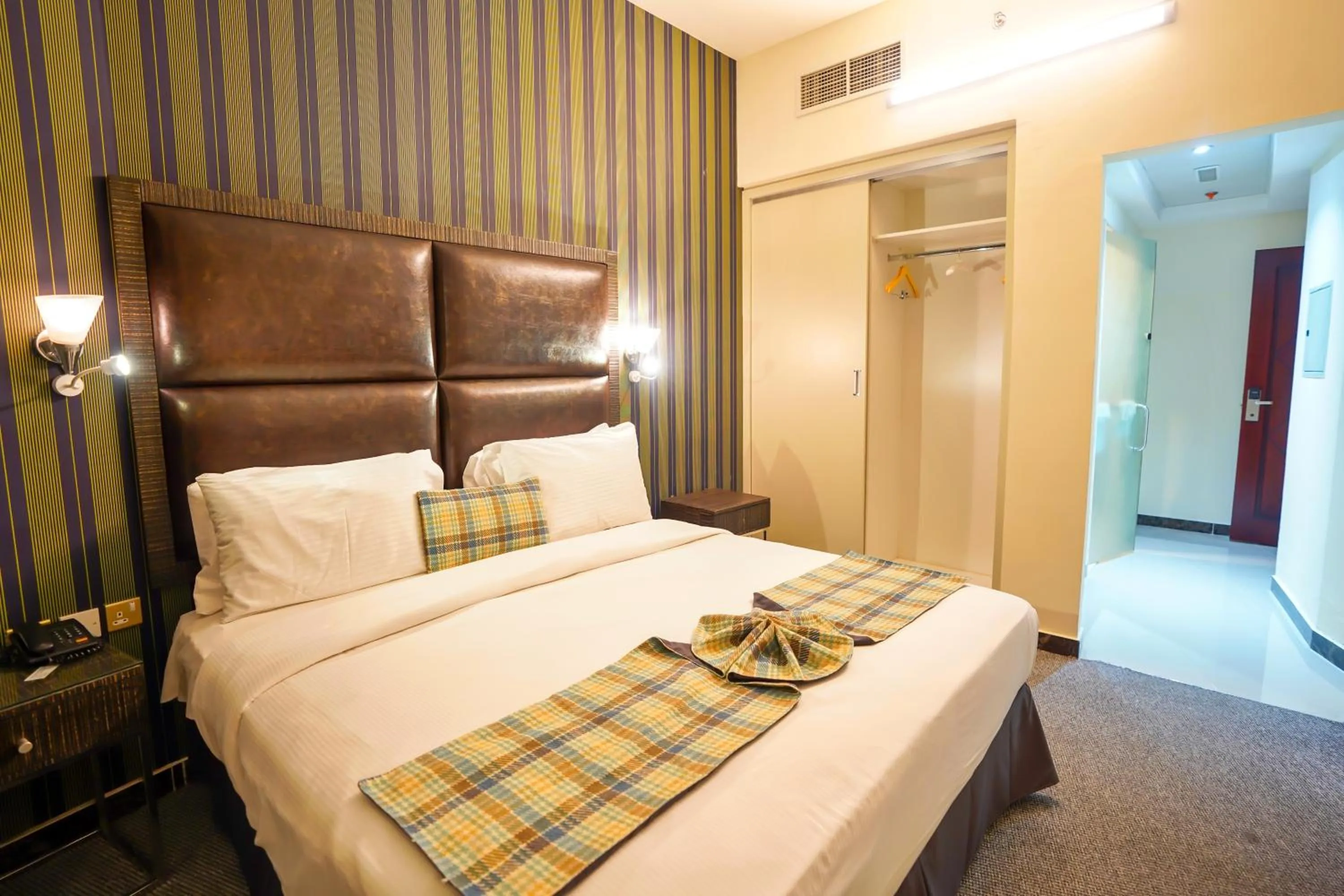 Bedroom, Bed in Cube Hotel Dubai