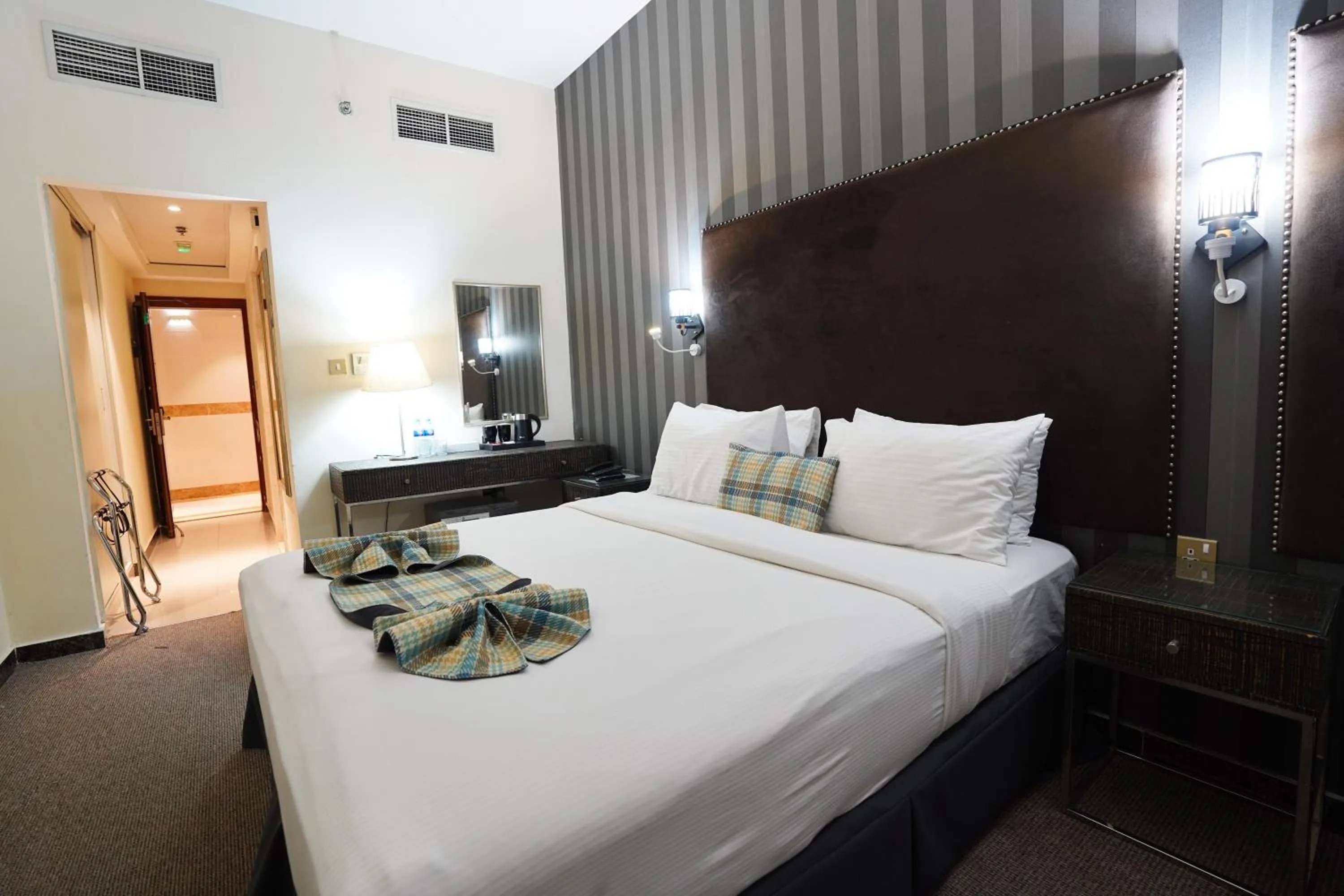 Bedroom, Bed in Cube Hotel Dubai