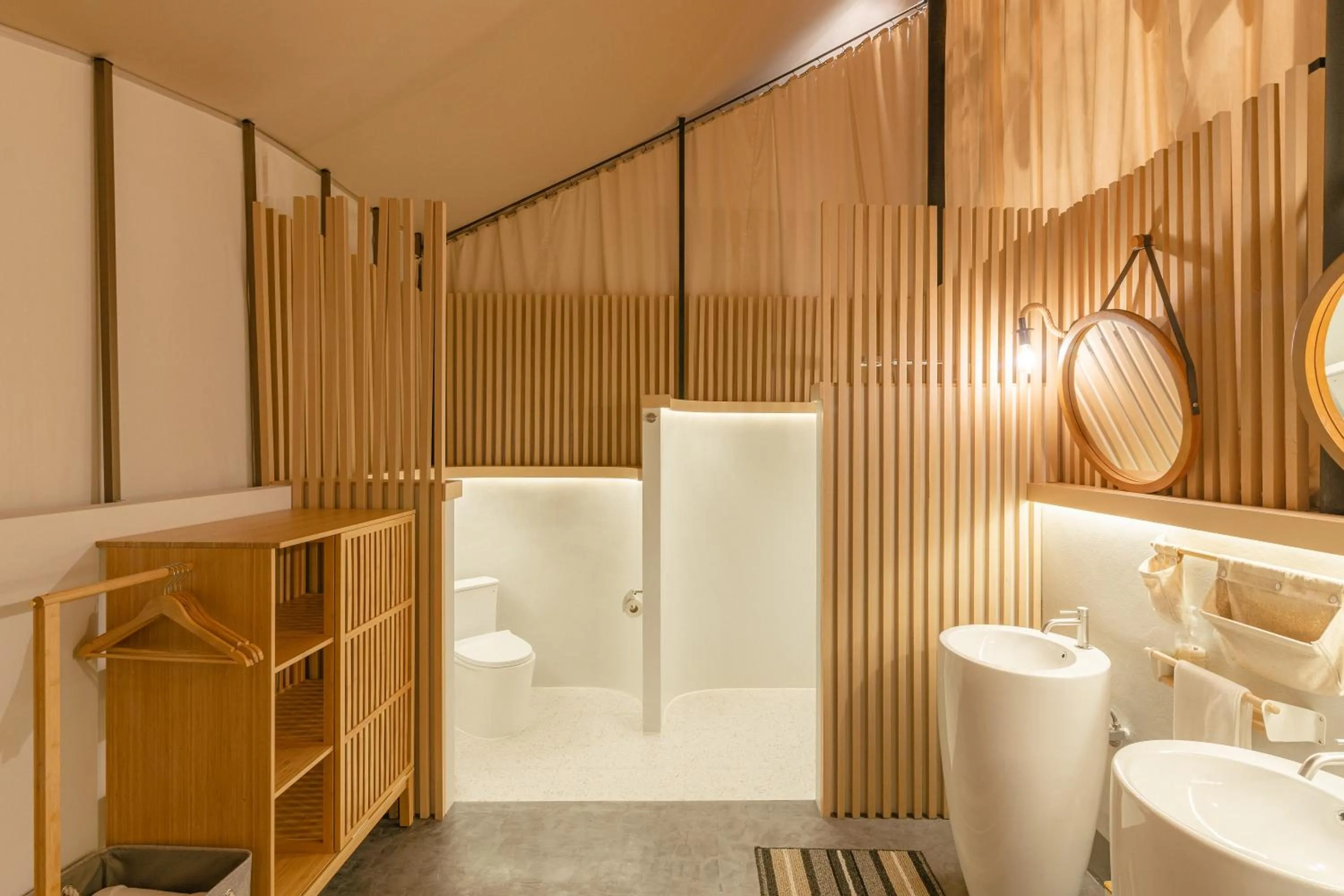 Shower in CAMP CAYLA - EDEN