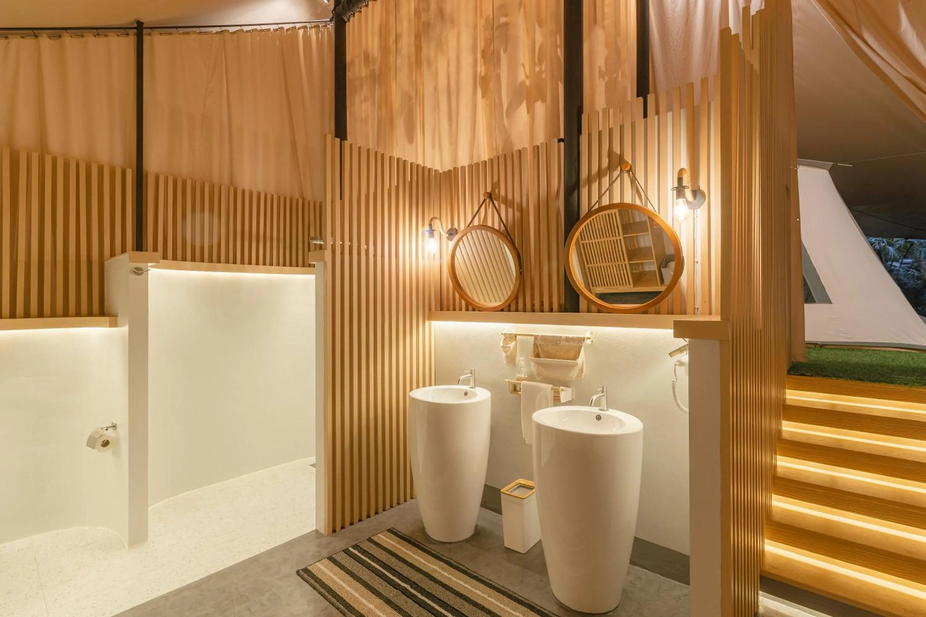 Shower in CAMP CAYLA - EDEN