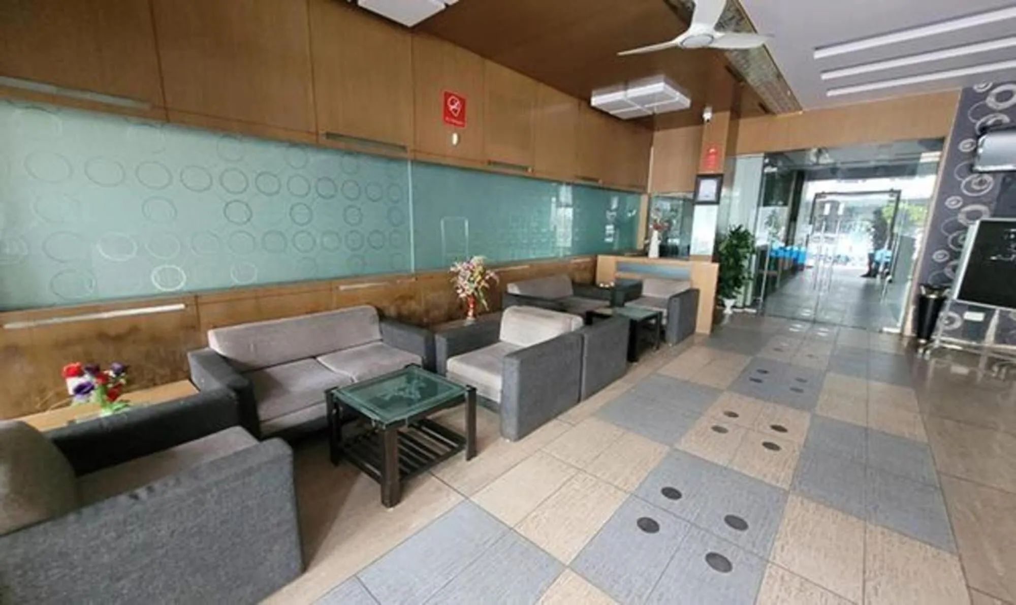 Seating area, Lobby/Reception in FabHotel Prime Sapphire Regency