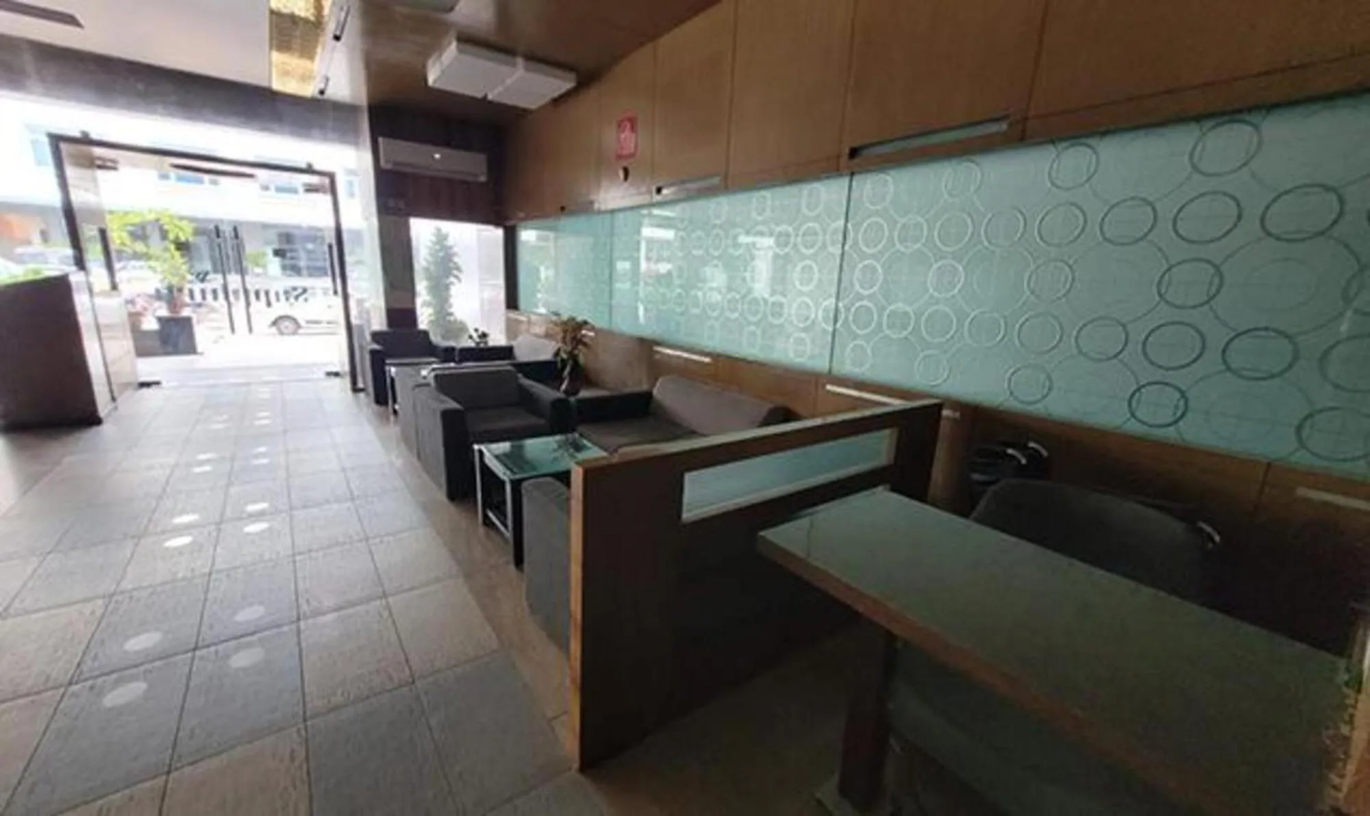 Seating area, Restaurant/Places to Eat in FabHotel Prime Sapphire Regency