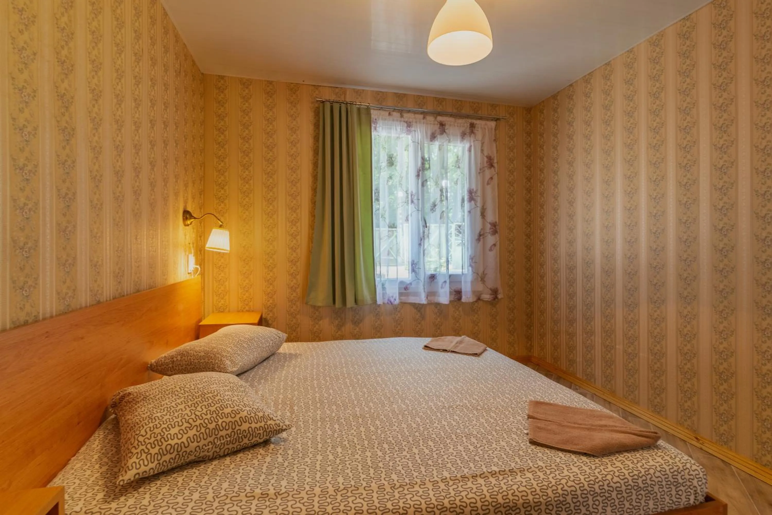 Bed in Elmona Villas