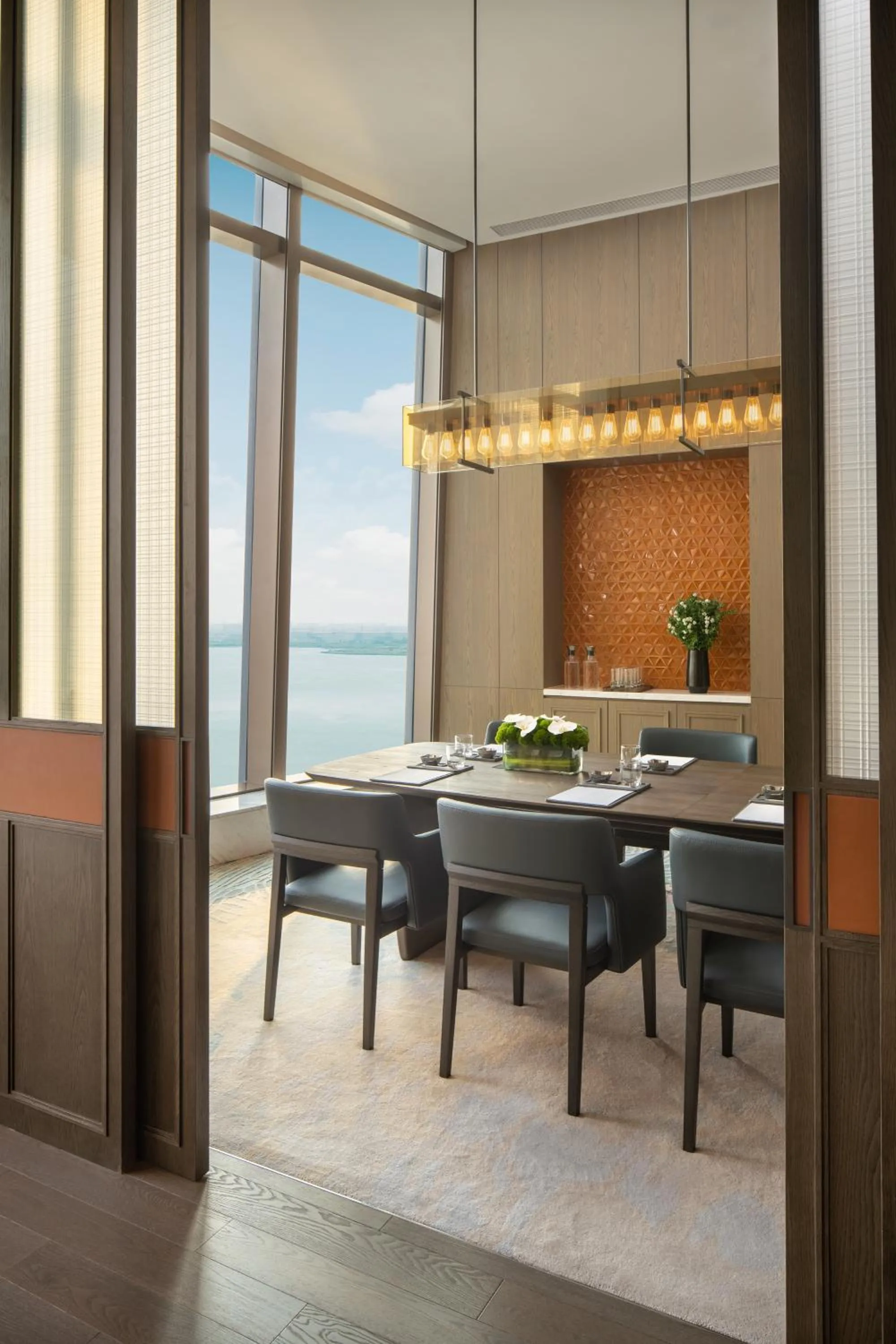 Lounge or bar in Hyatt Regency Changshu Kuncheng Lake