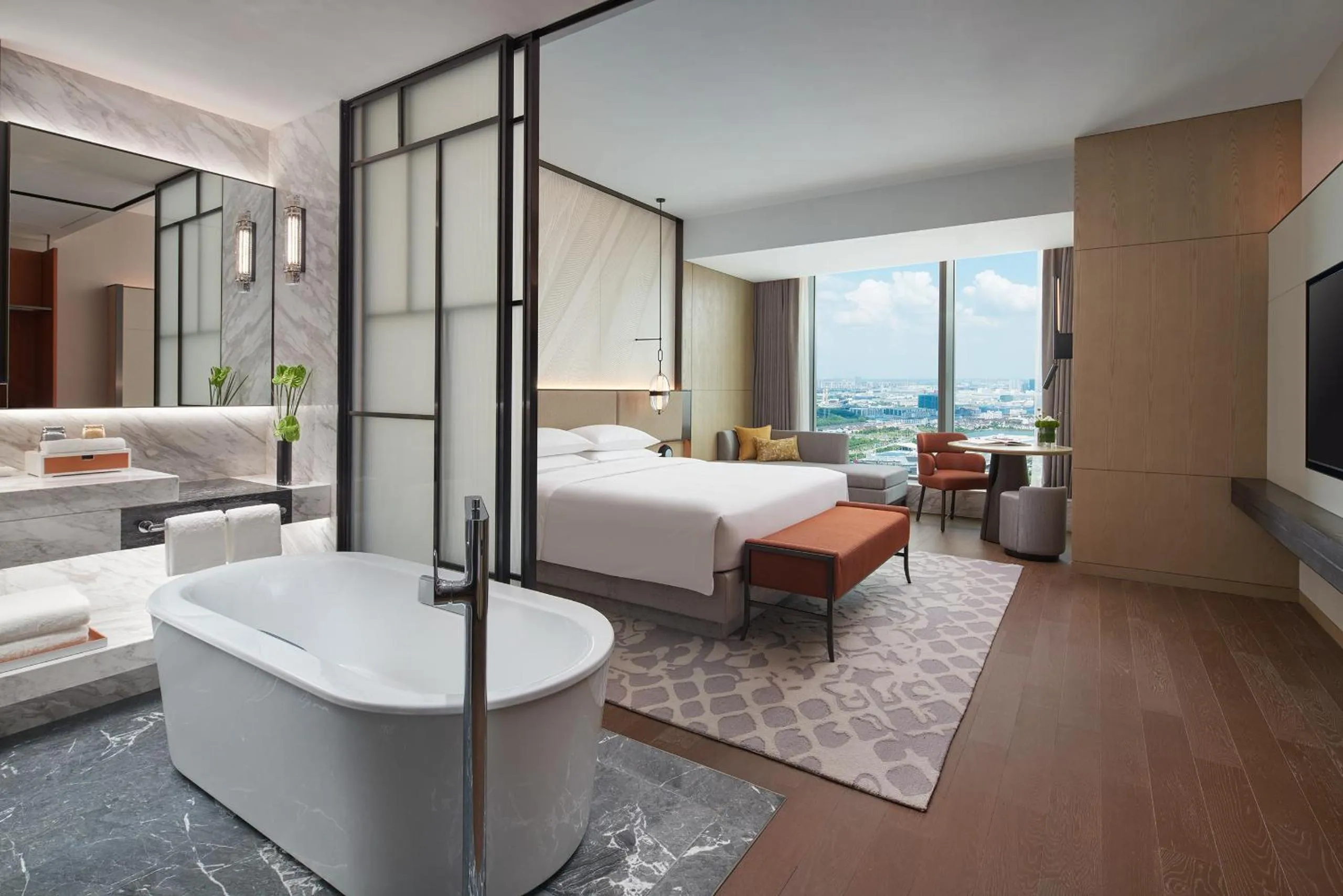 Photo of the whole room, Bed in Hyatt Regency Changshu Kuncheng Lake