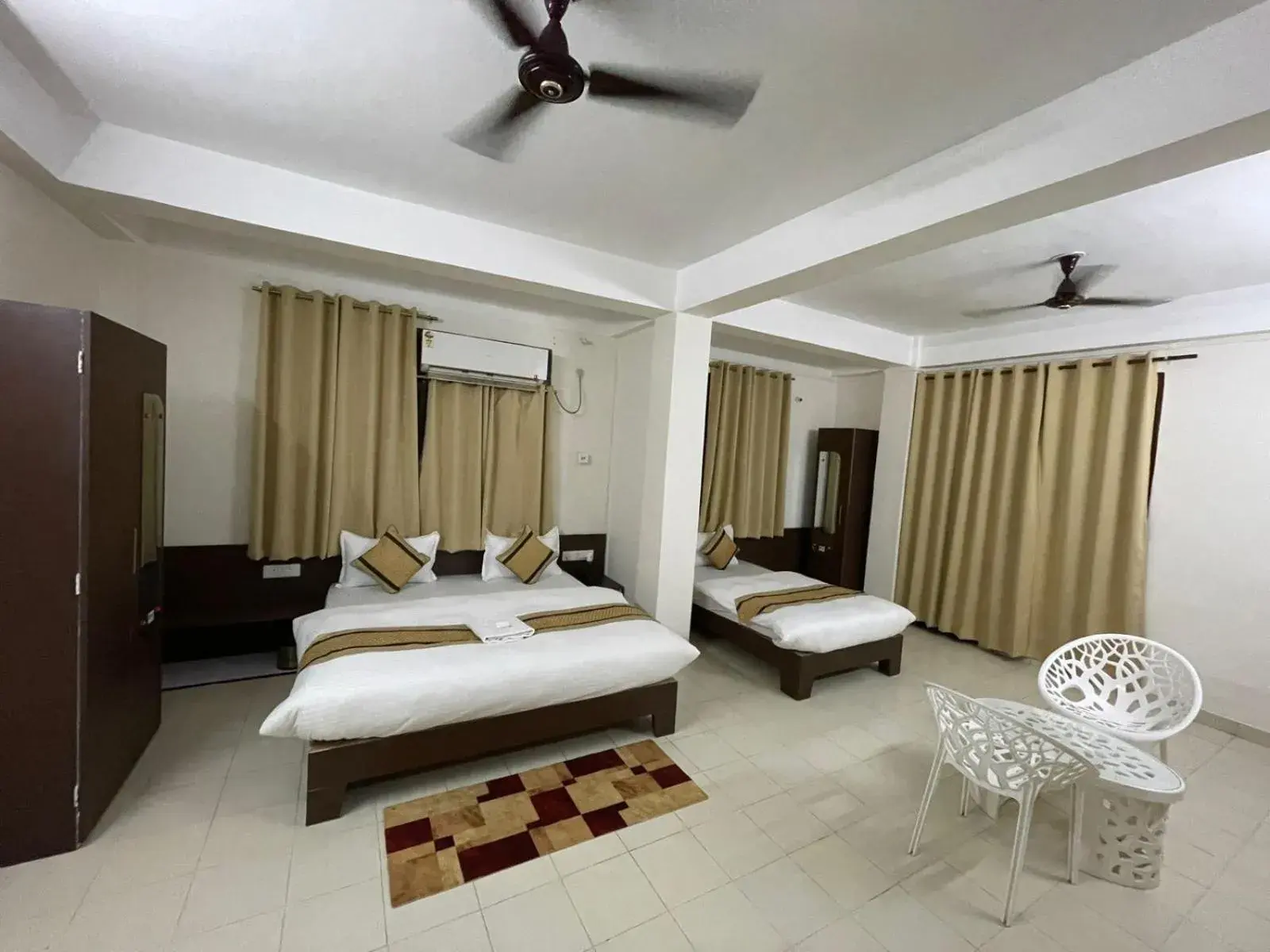 Family Room in ERICA RESIDENCY Family Room in ERICA RESIDENCY