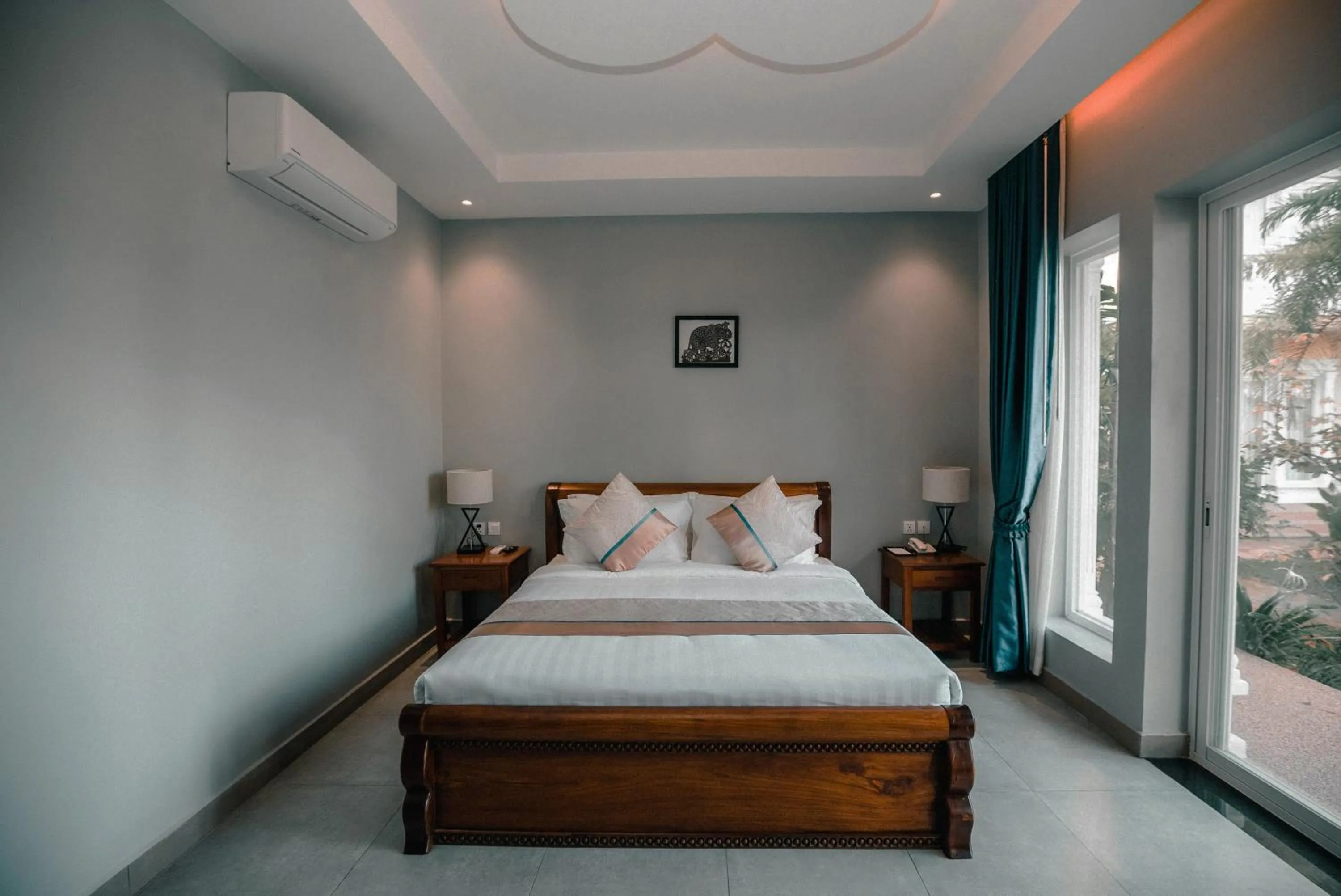 Bed in Sokchea Kampot Hotel