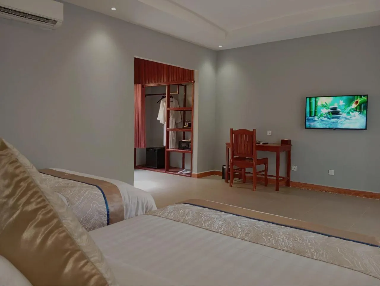 Bed in Sokchea Kampot Hotel