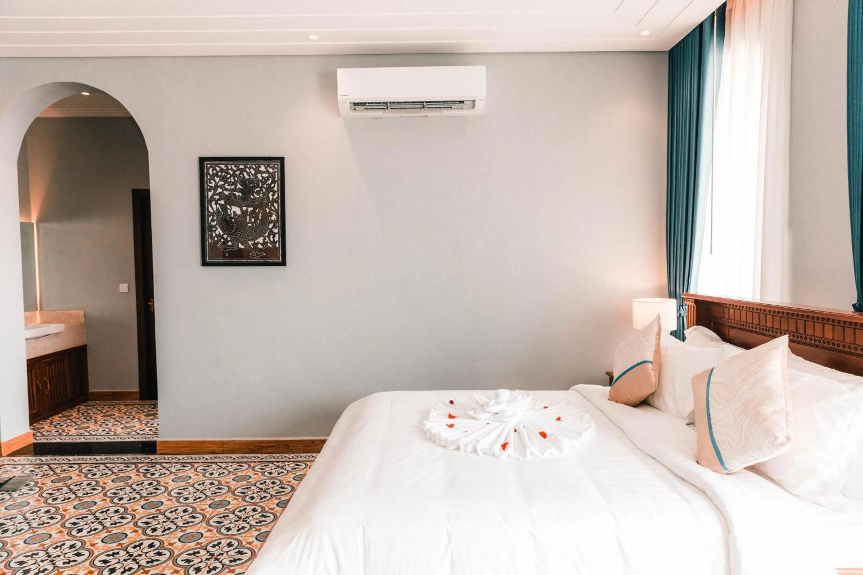 Bed in Sokchea Kampot Hotel