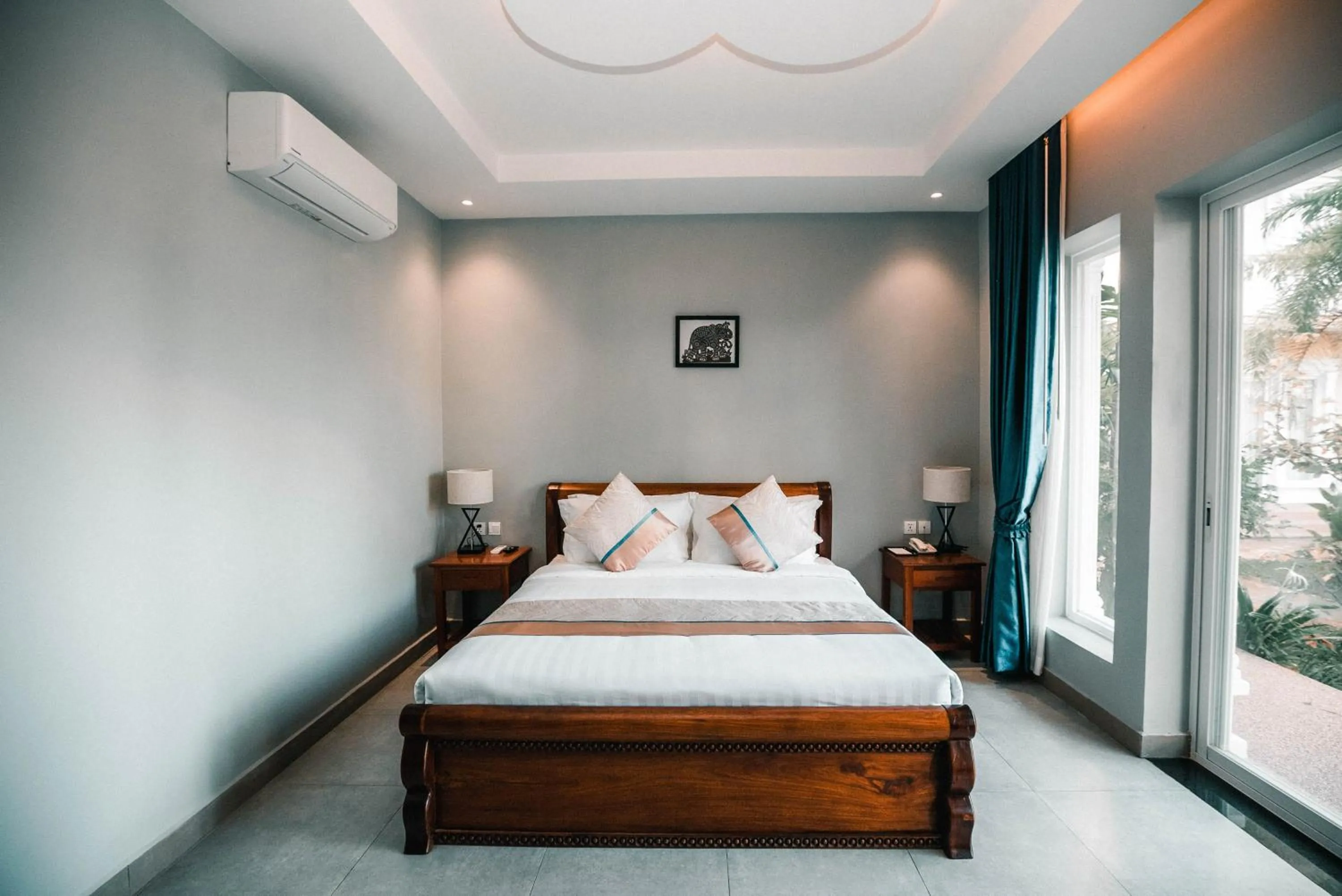 Bed in Sokchea Kampot Hotel