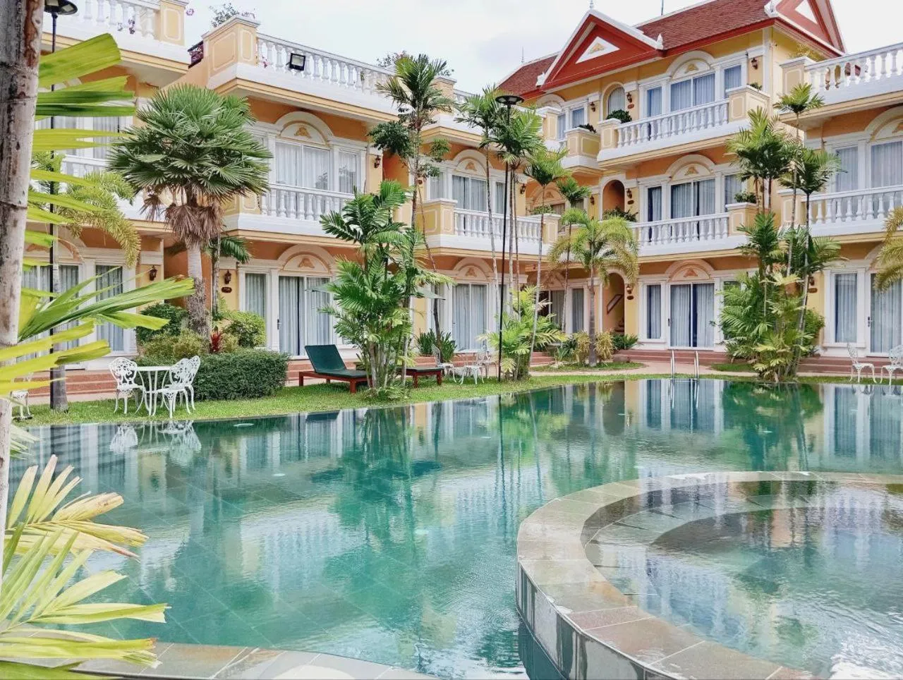 Swimming pool in Sokchea Kampot Hotel