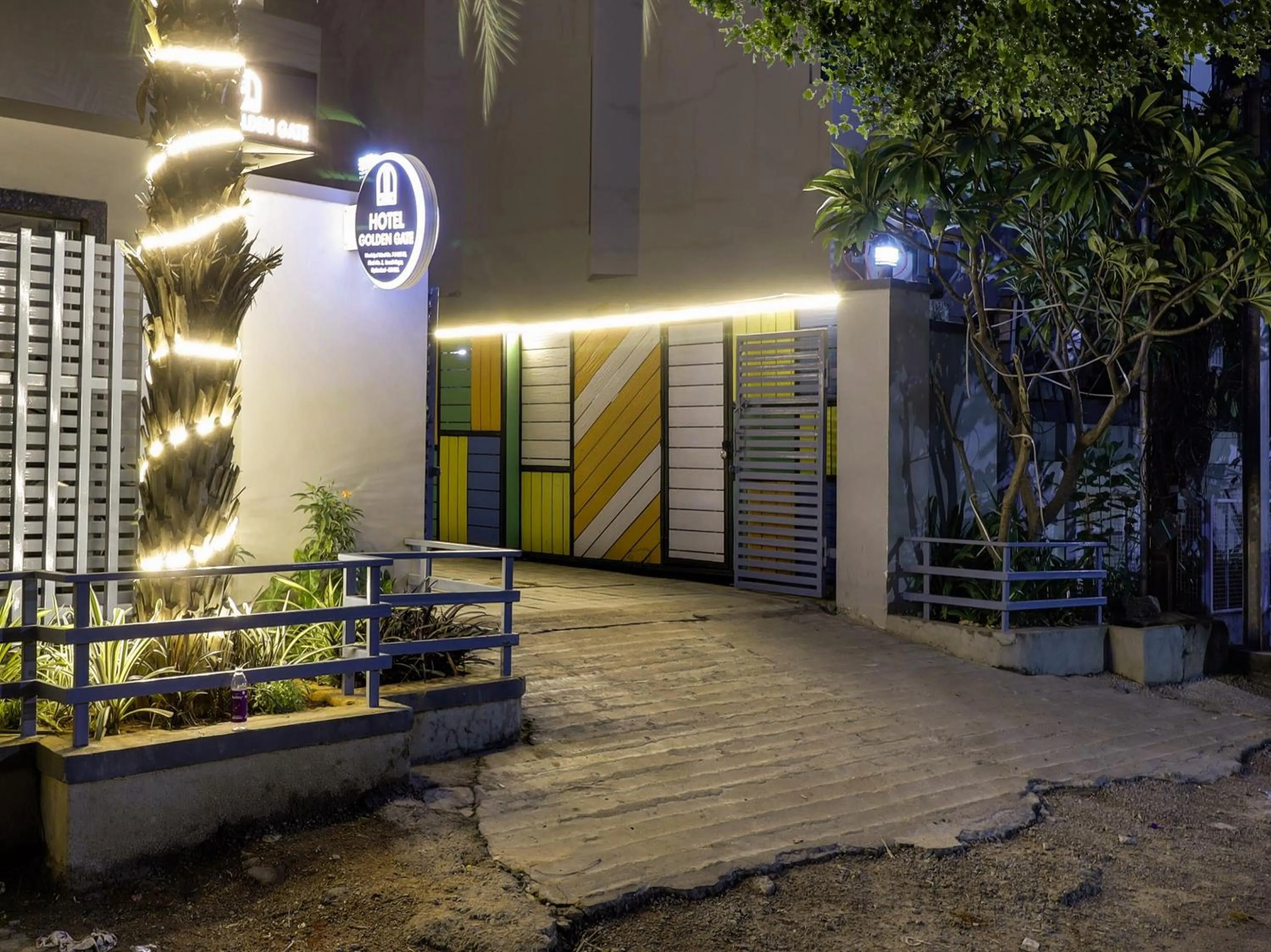 Facade/entrance in Collection O Golden Gate