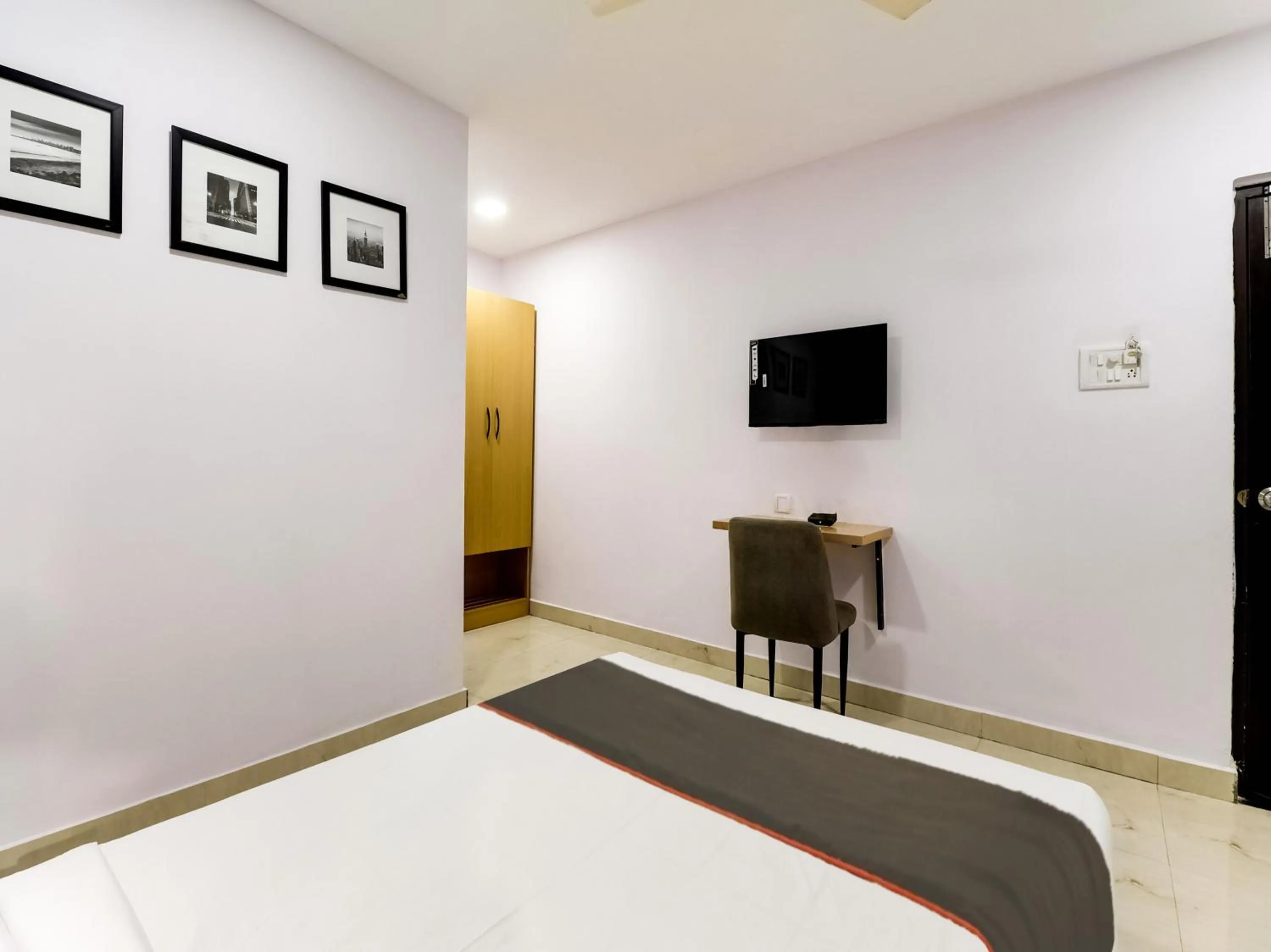 Bedroom, Bed in Collection O Golden Gate