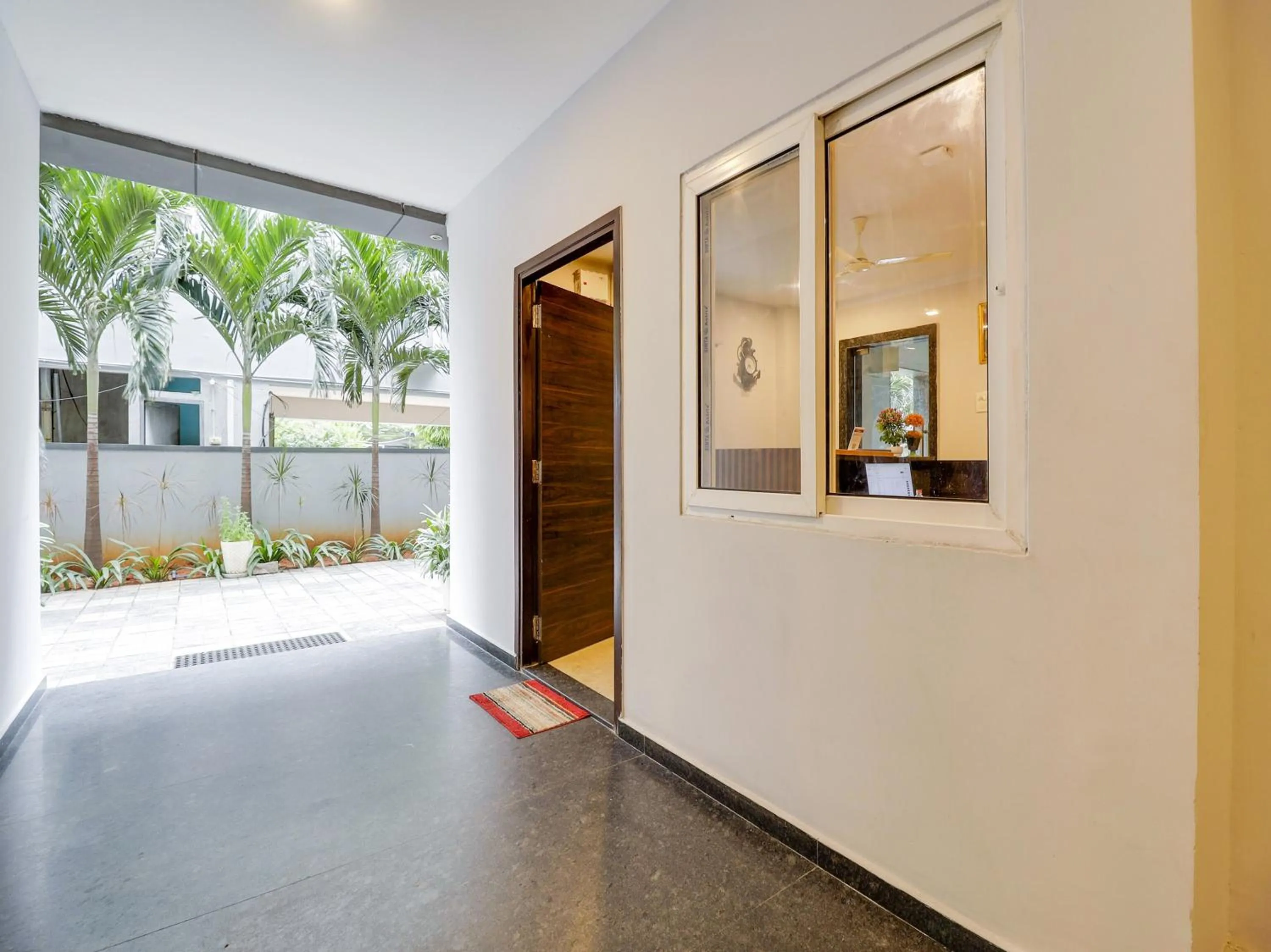 Lobby or reception in Collection O Golden Gate