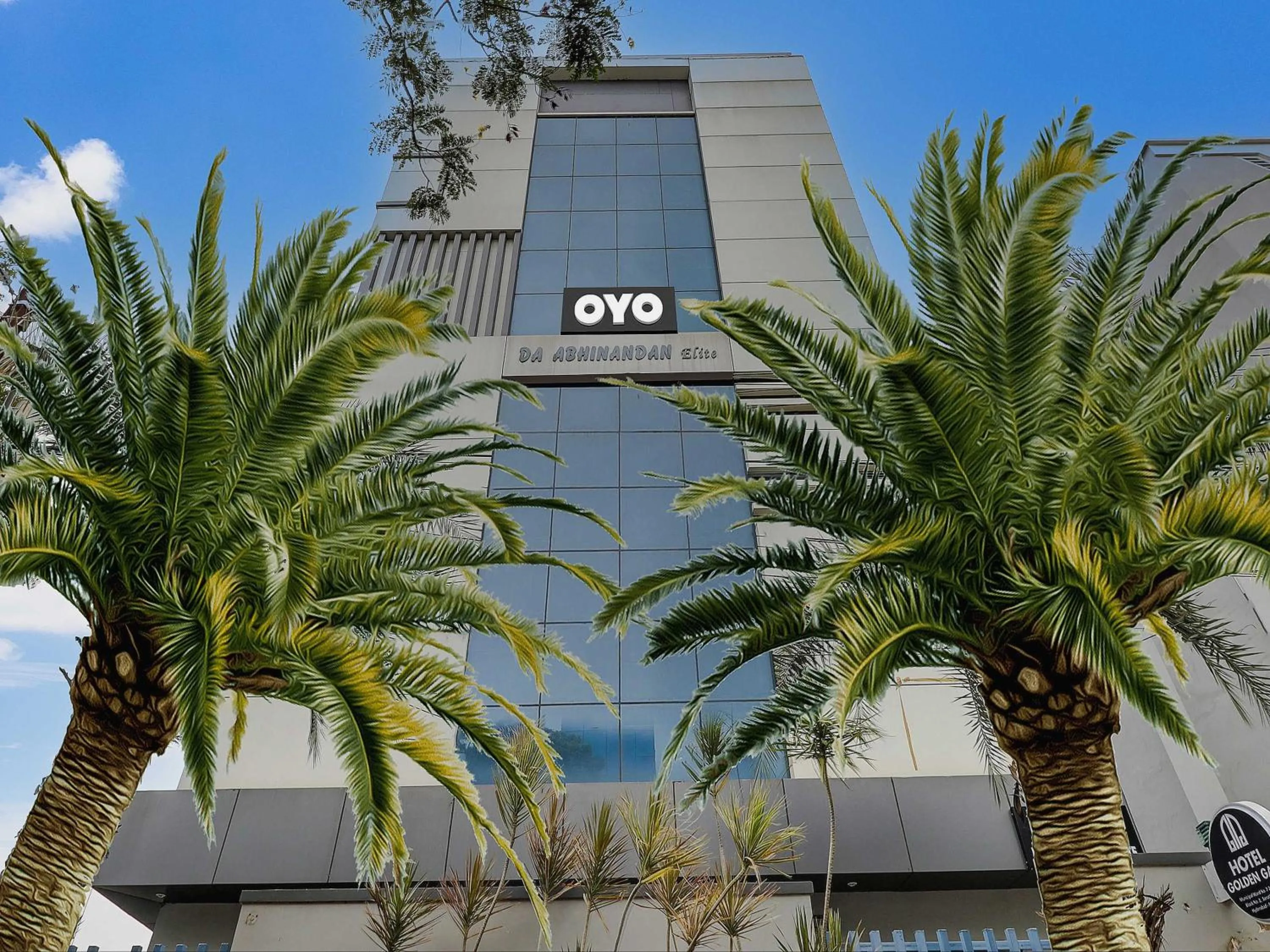 Facade/entrance in Collection O Golden Gate