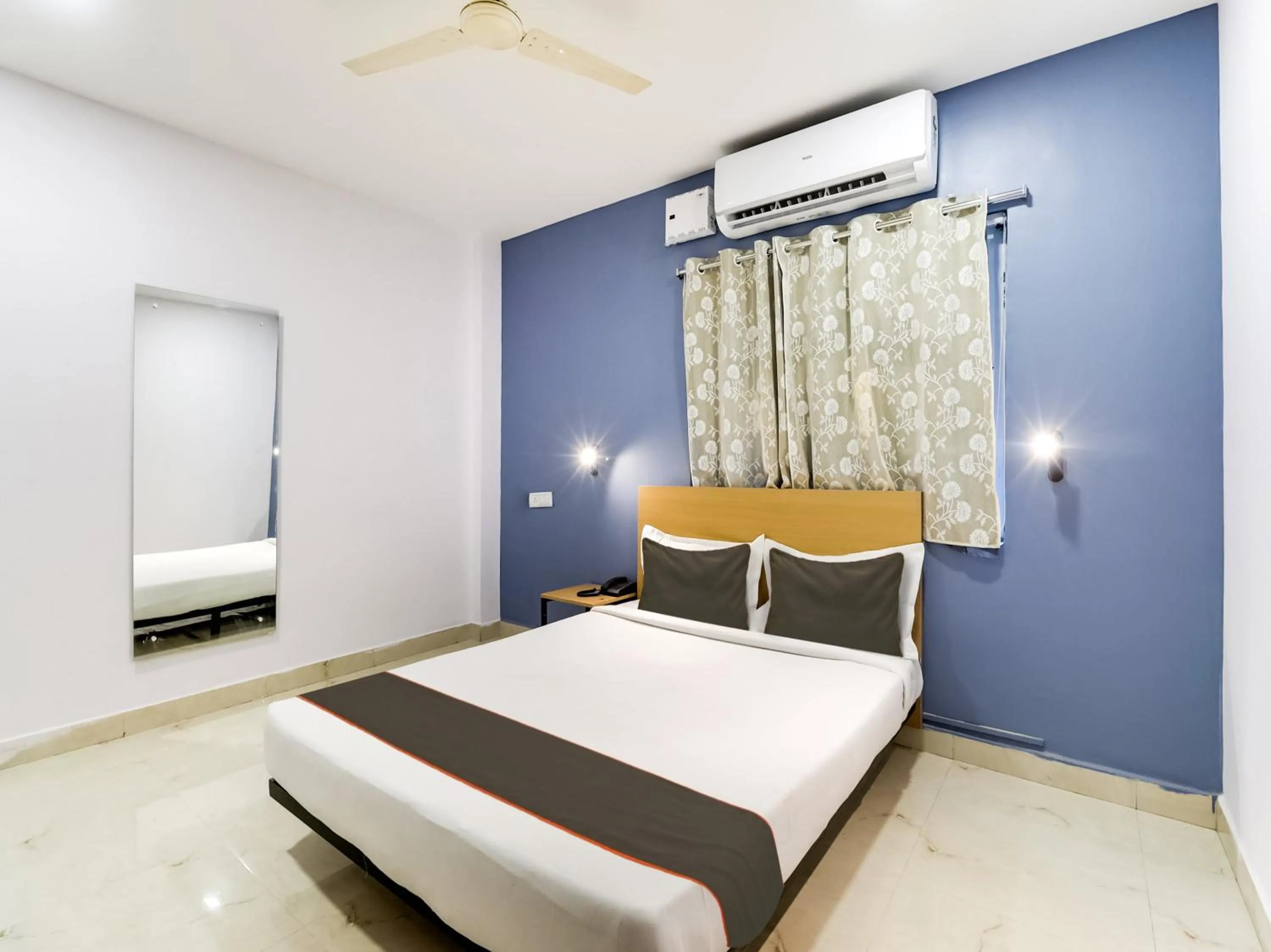 Bedroom, Bed in Collection O Golden Gate