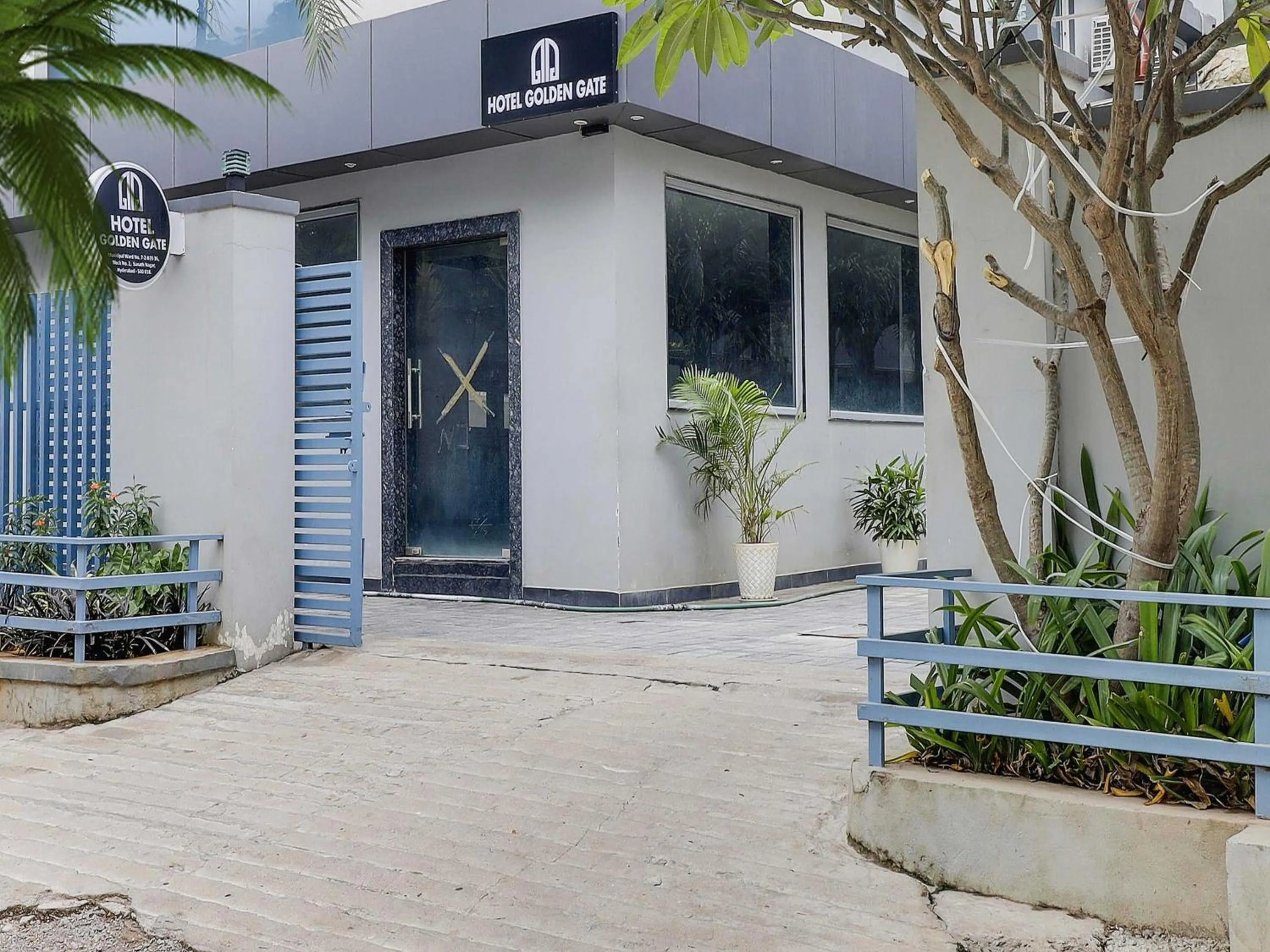 Facade/entrance in Collection O Golden Gate