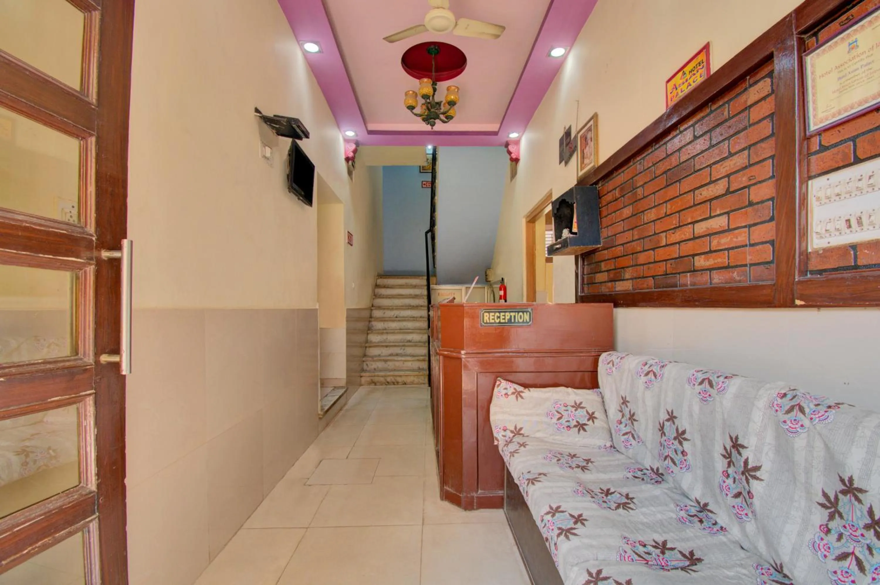 Lobby or reception, Bed in Hotel O Asian Palace