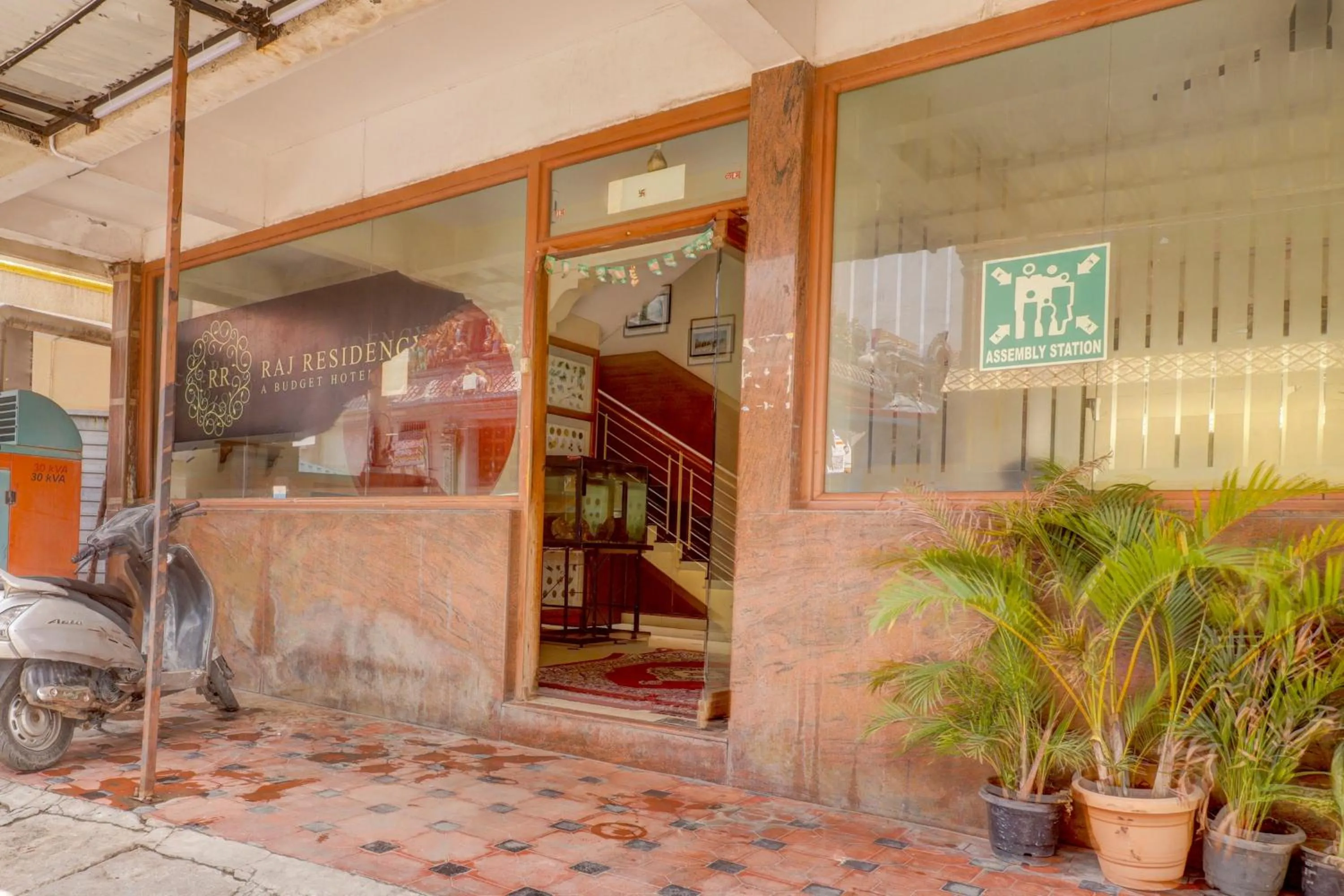 Facade/entrance in Hotel O Raj Comforts