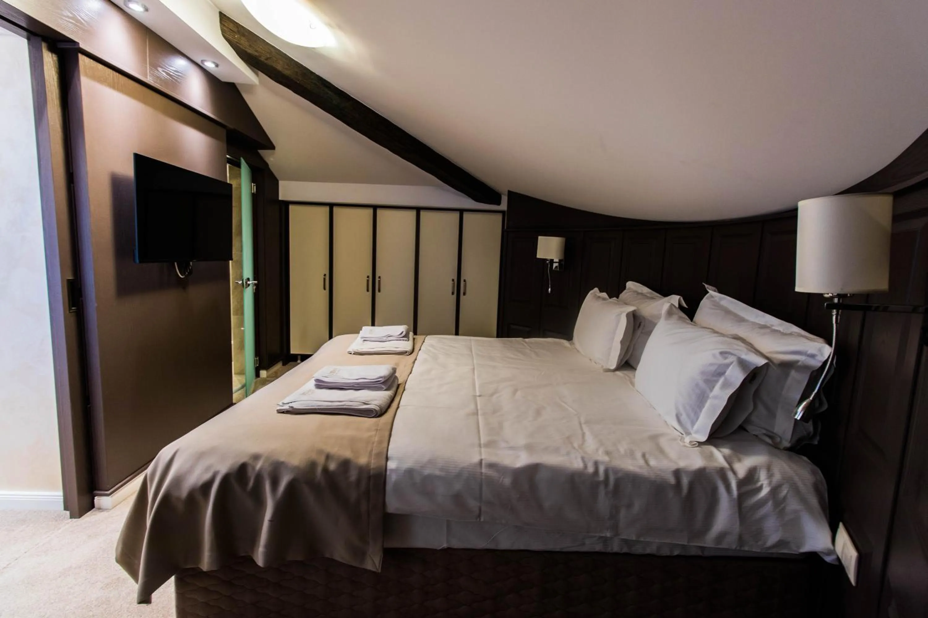 TV and multimedia, Bed in Hotel Bohemi