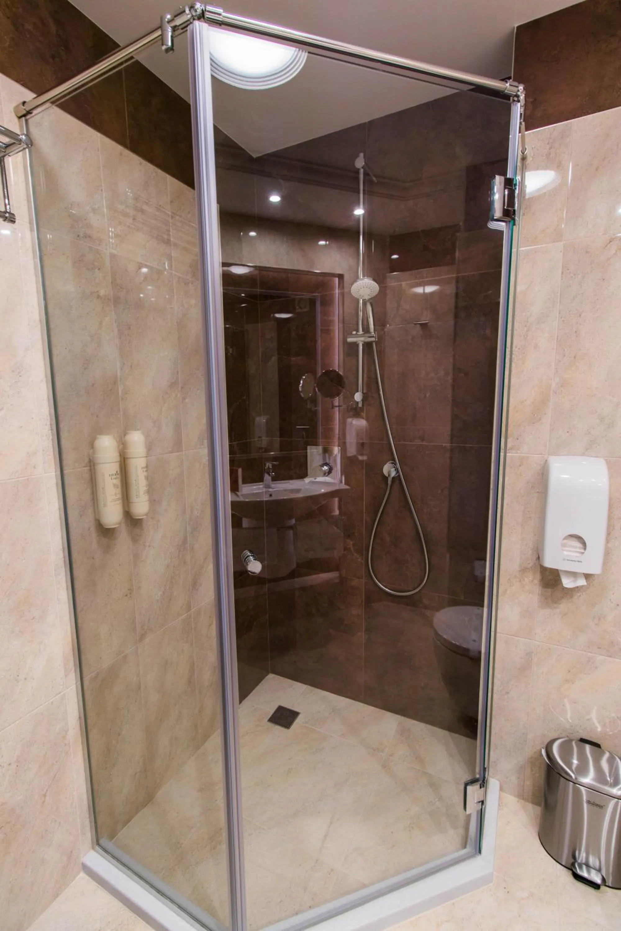 Shower in Hotel Bohemi