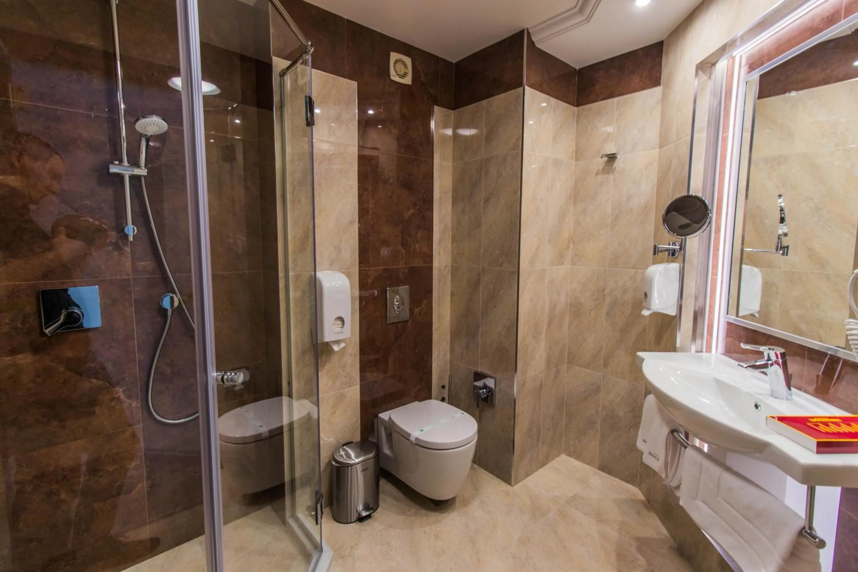 Shower in Hotel Bohemi