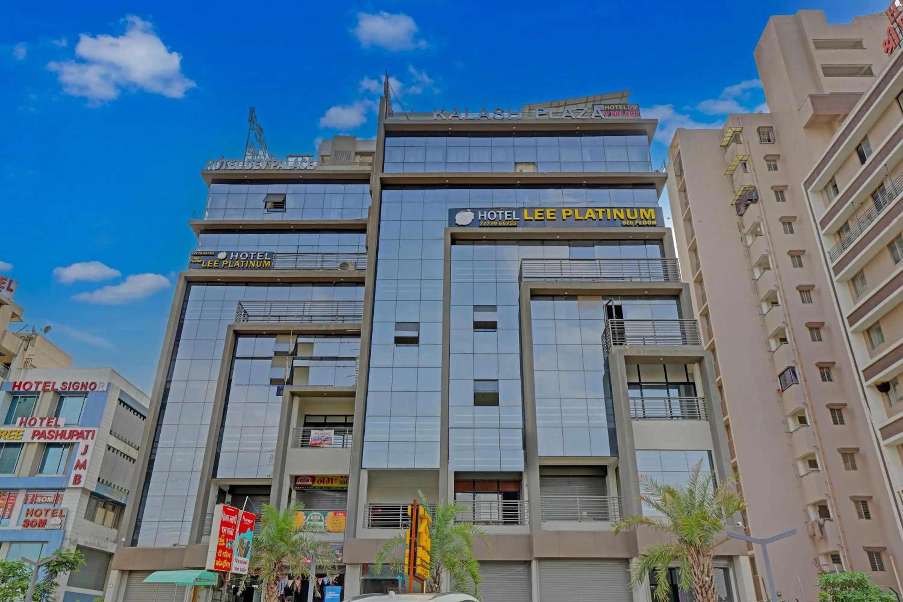 Property building in HOTEL LEE PLATINUM