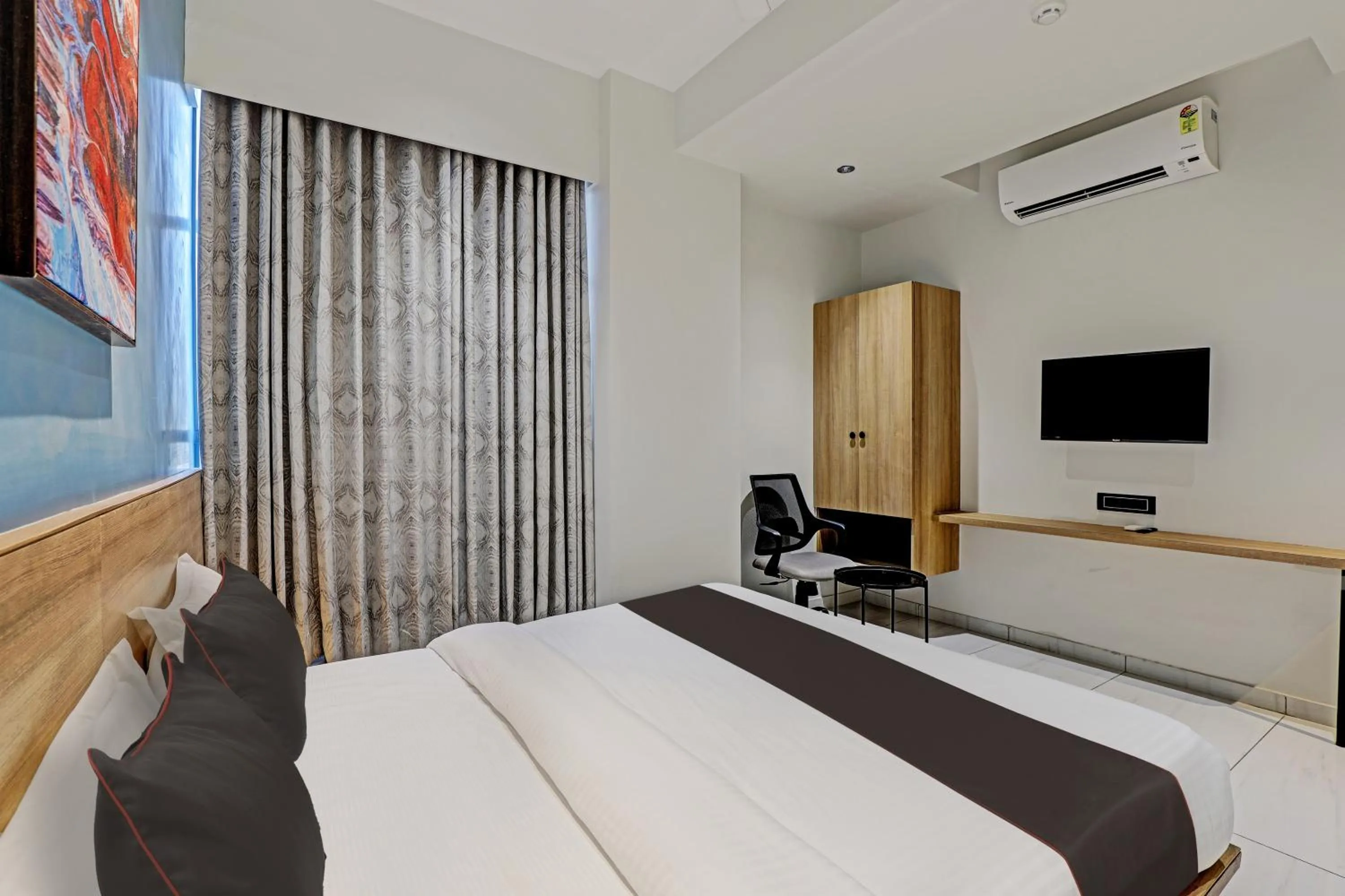 Bedroom, Bed in HOTEL LEE PLATINUM