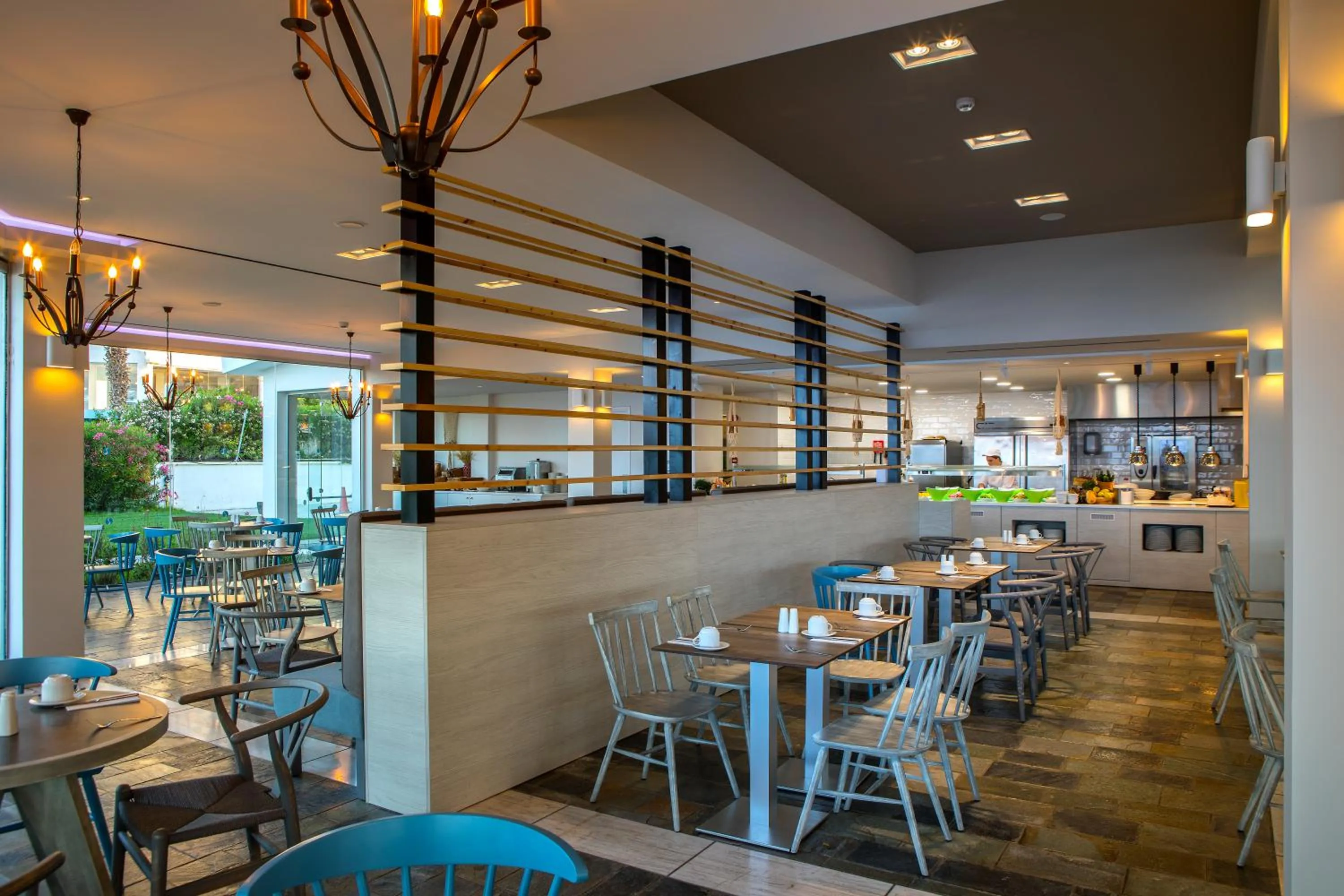 Restaurant/places to eat in Leonardo Cypria Bay