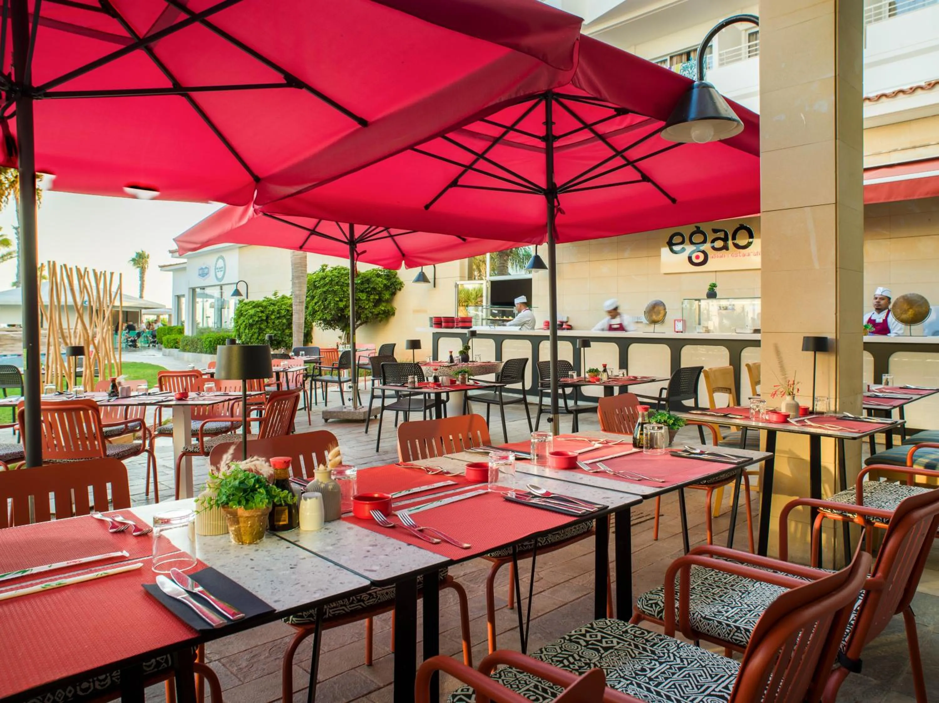 Restaurant/places to eat in Leonardo Cypria Bay