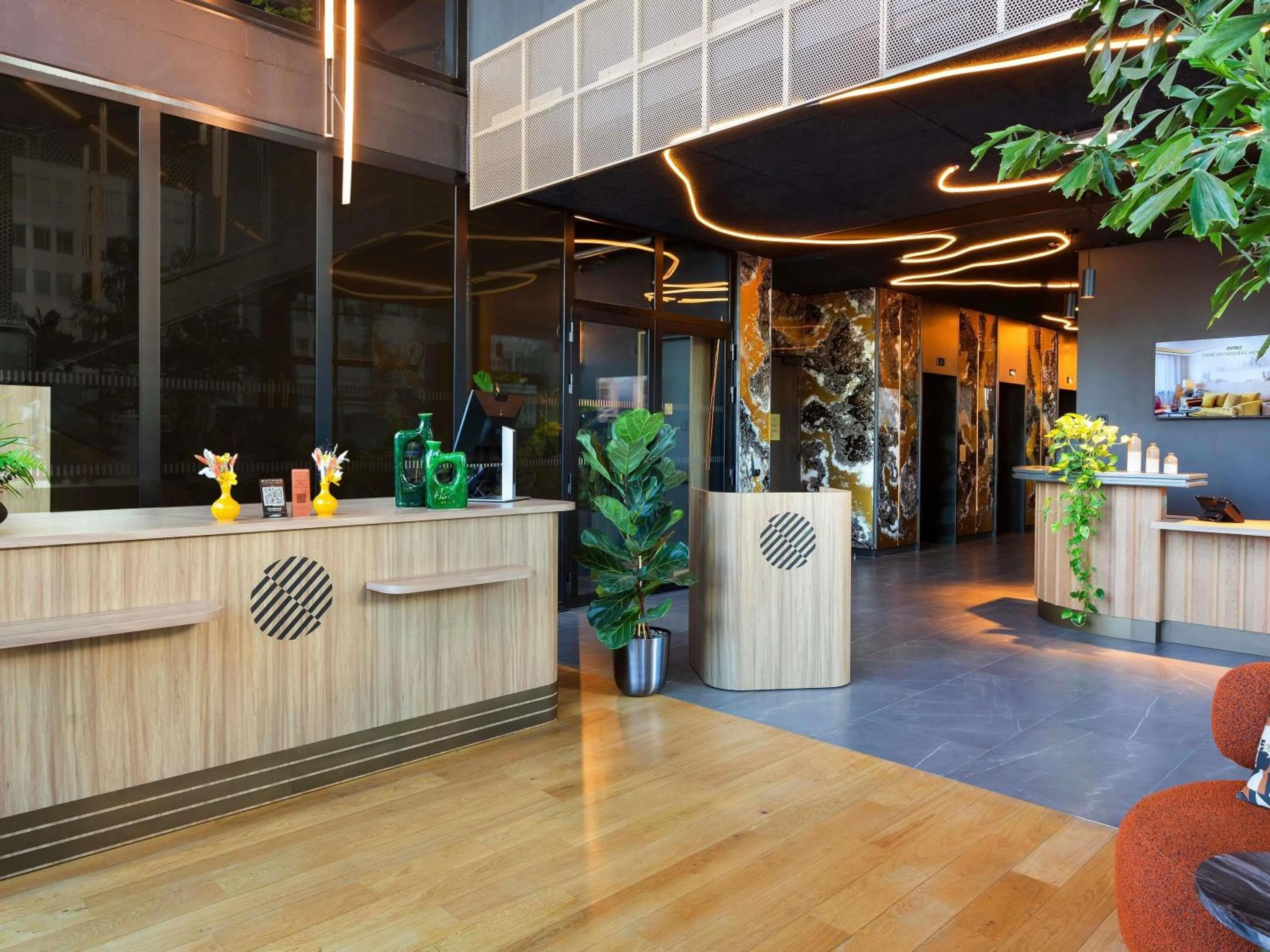 Other in Pullman Lyon