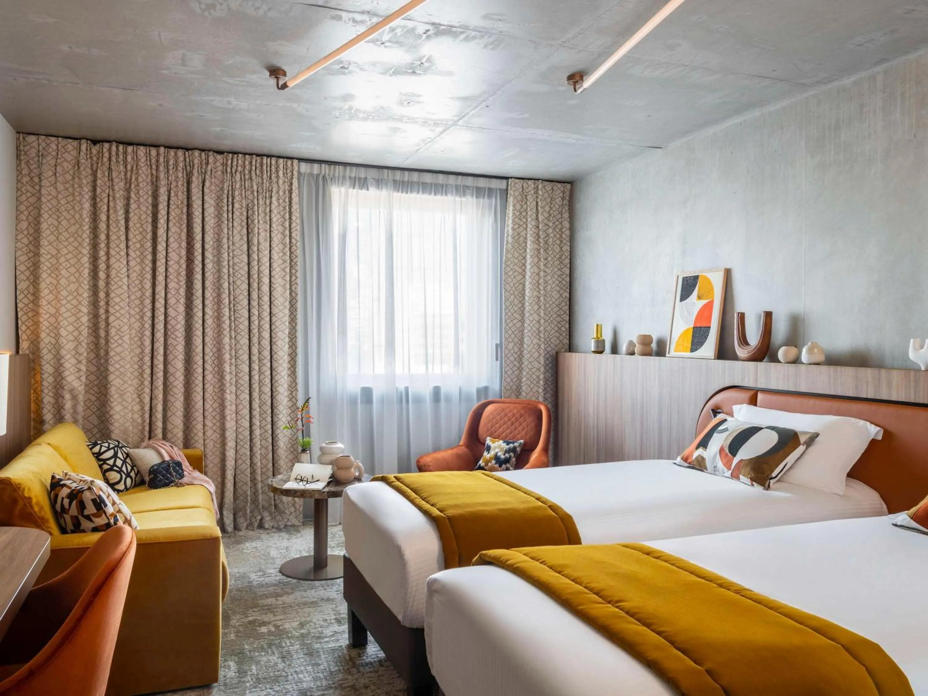 Connecting Family Room with Two King Beds/One Single Sofa Bed/One Double Sofa Bed in Pullman Lyon