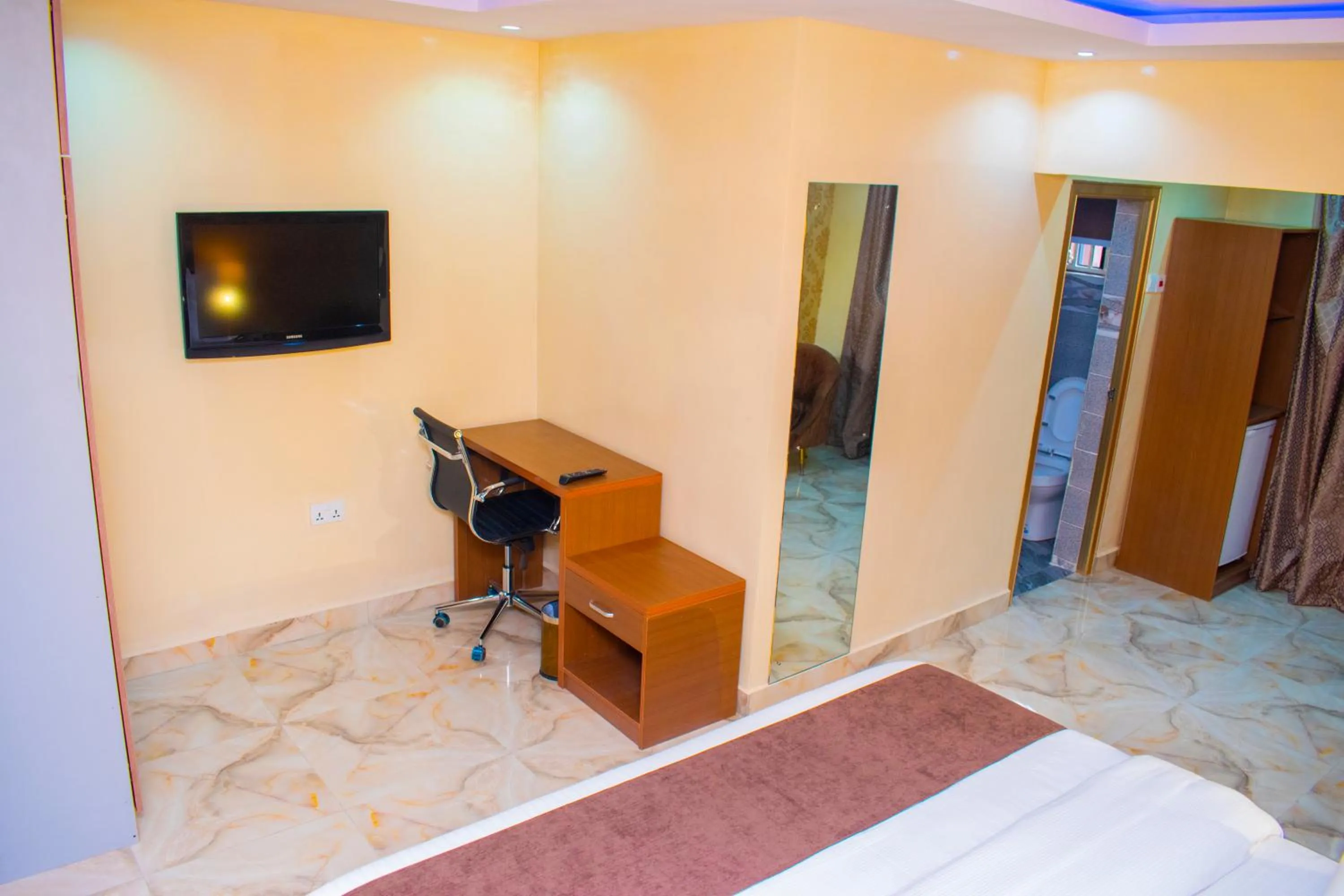 Bed in ERiTH APARTMENT & SUITES