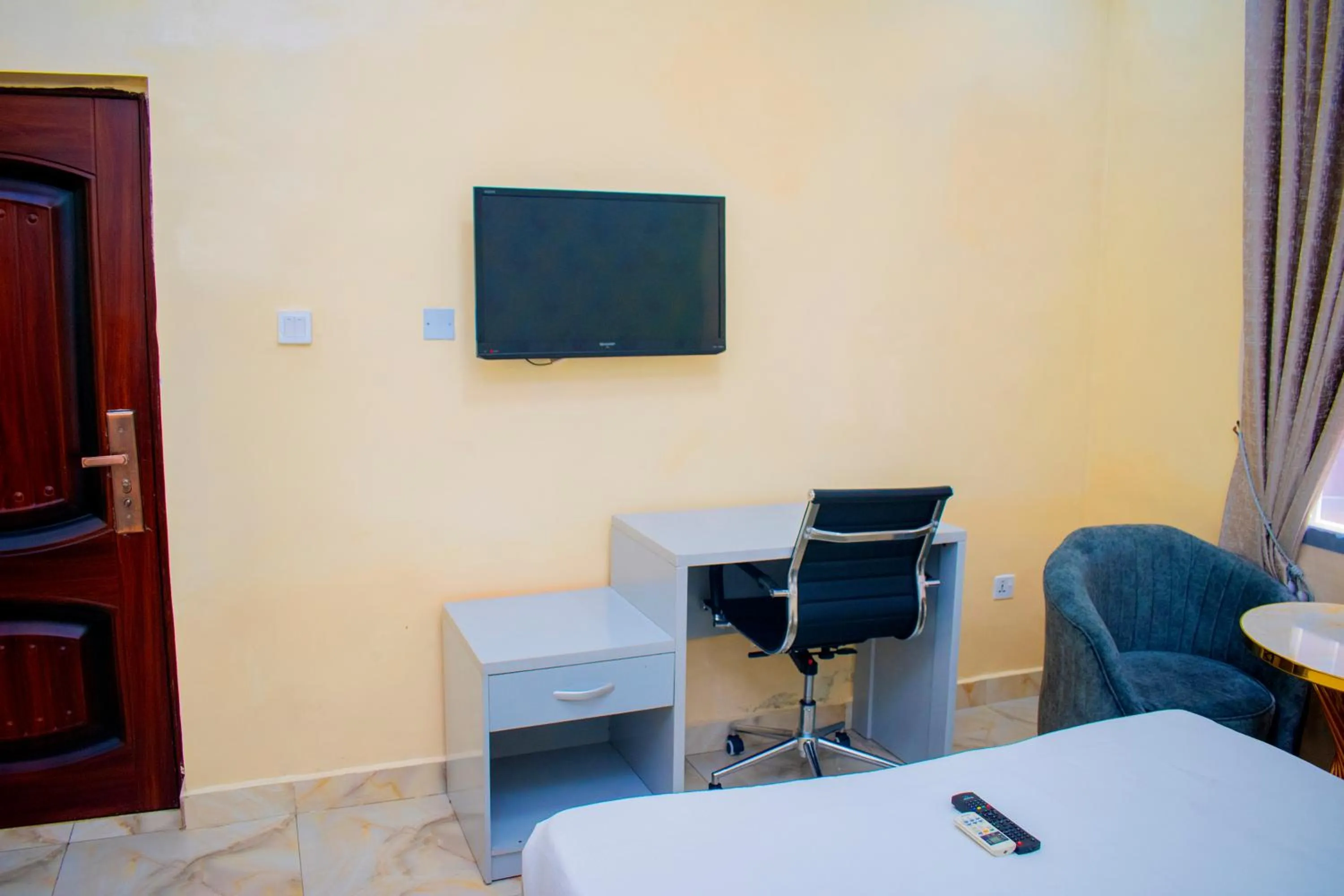 Bed in ERiTH APARTMENT & SUITES