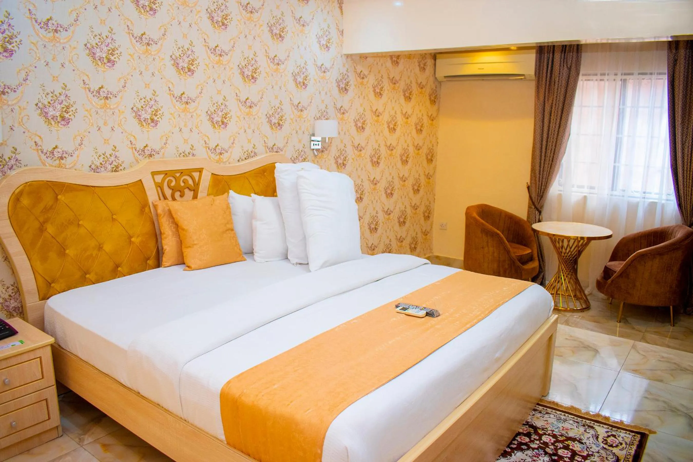 Bed in ERiTH APARTMENT & SUITES