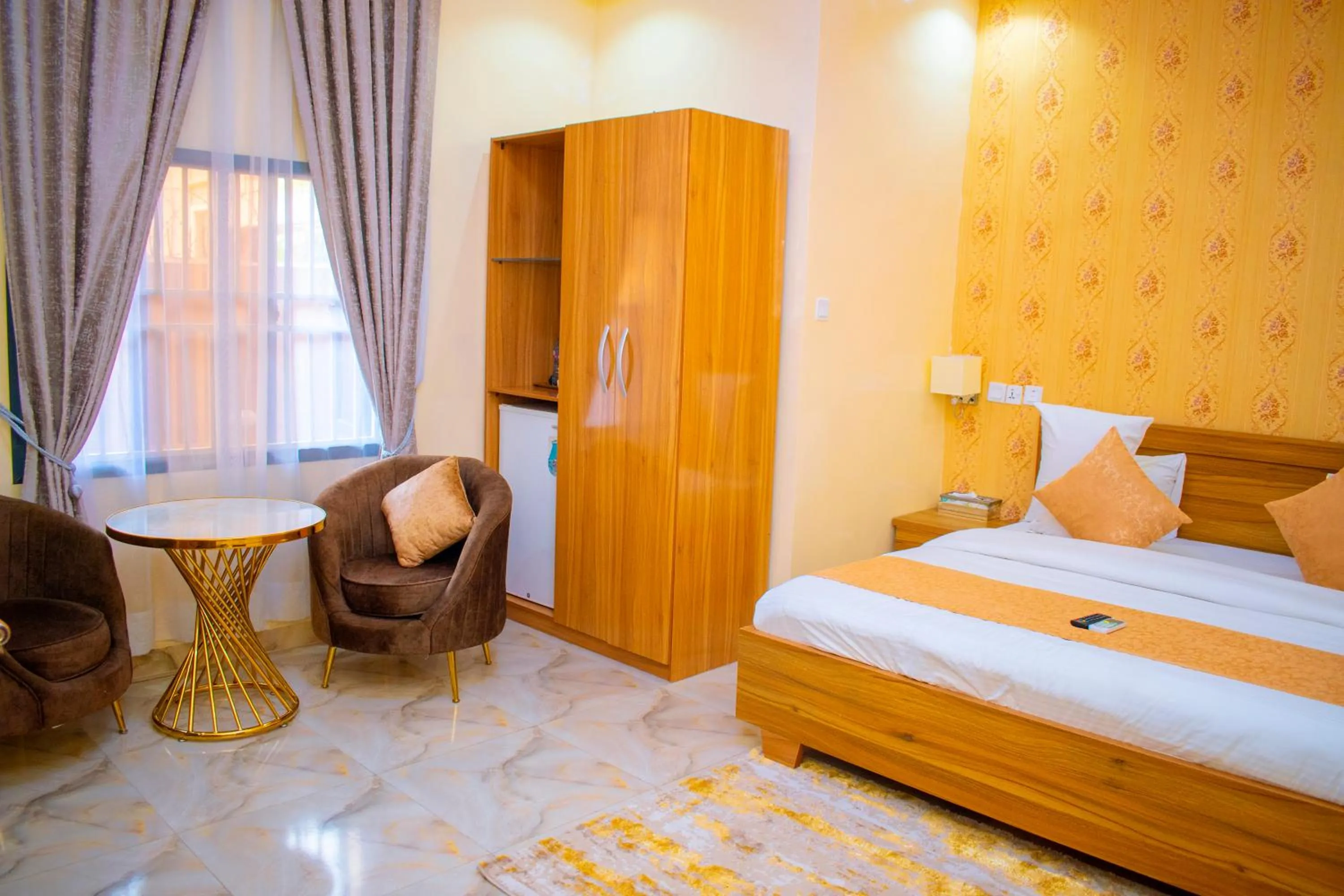 Bed in ERiTH APARTMENT & SUITES