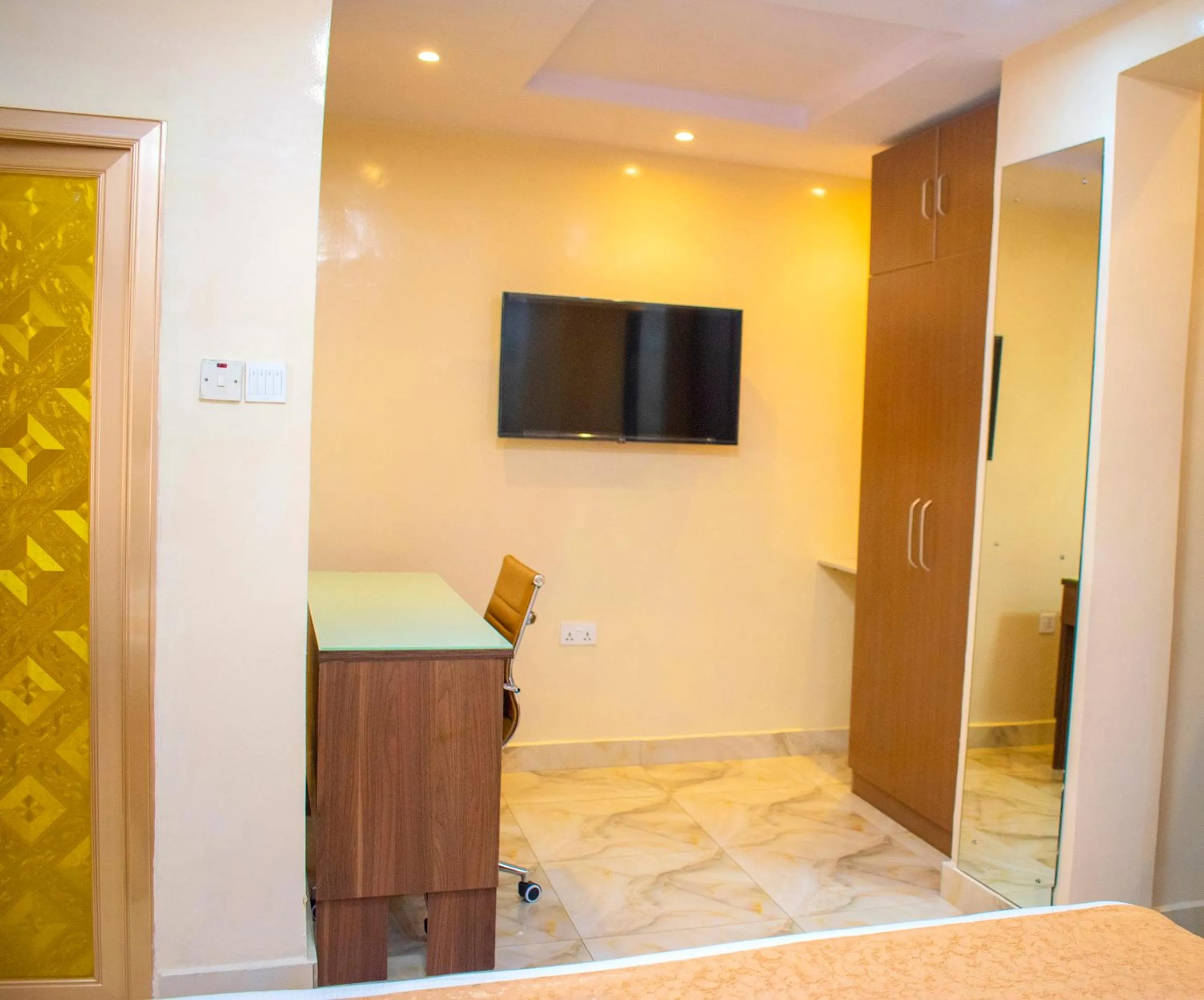 ERiTH APARTMENT & SUITES