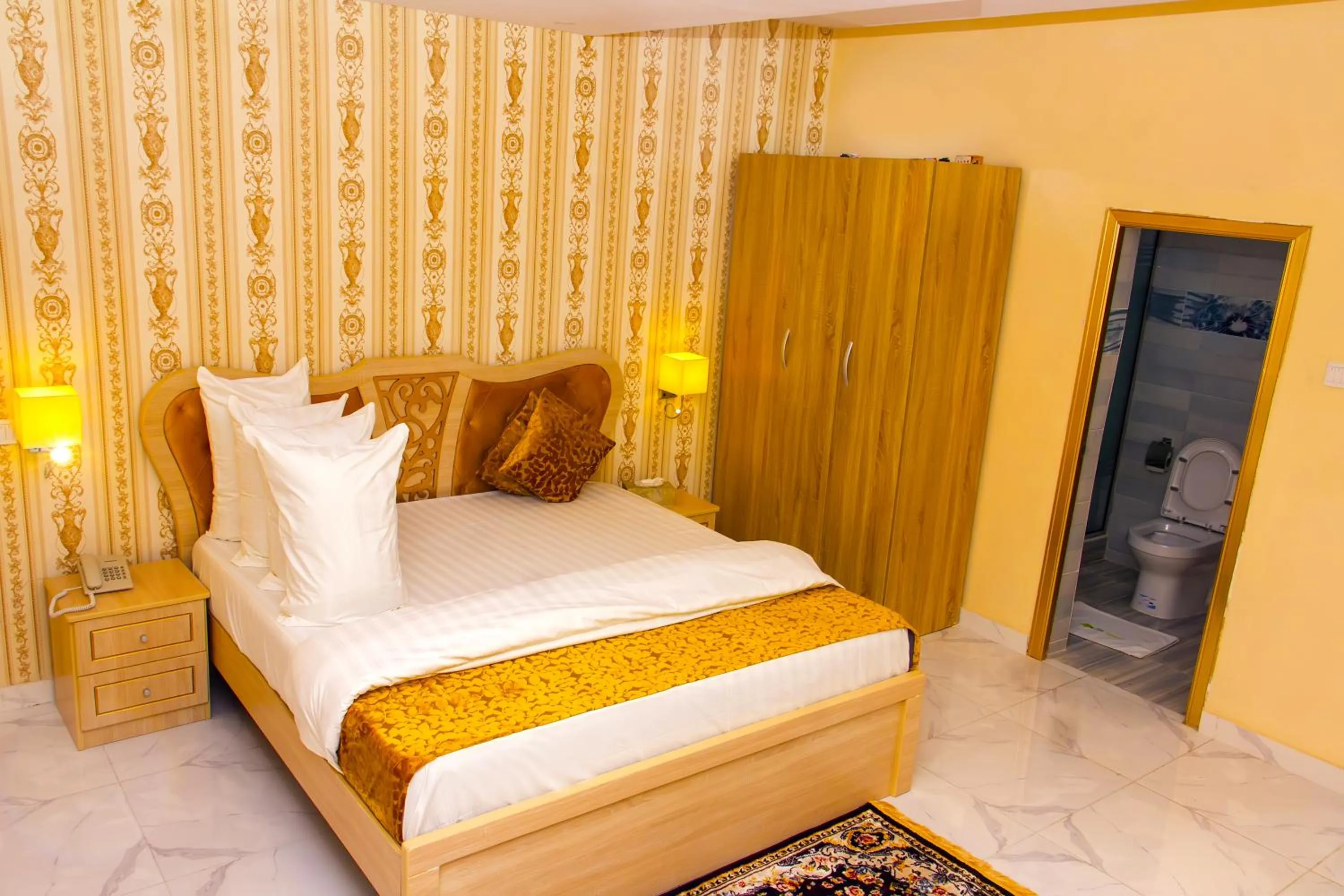 Bed in ERiTH APARTMENT & SUITES