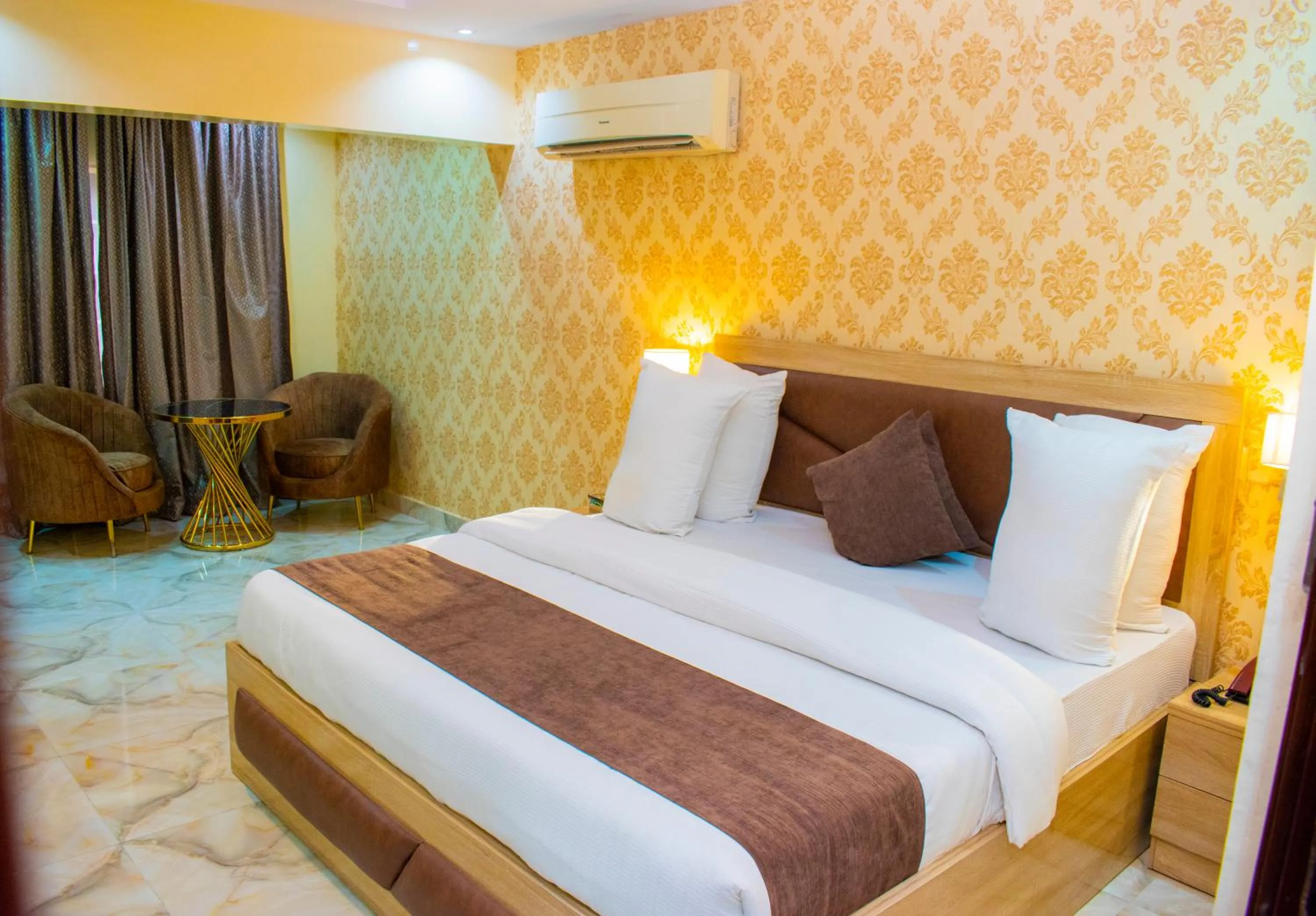 Bed in ERiTH APARTMENT & SUITES